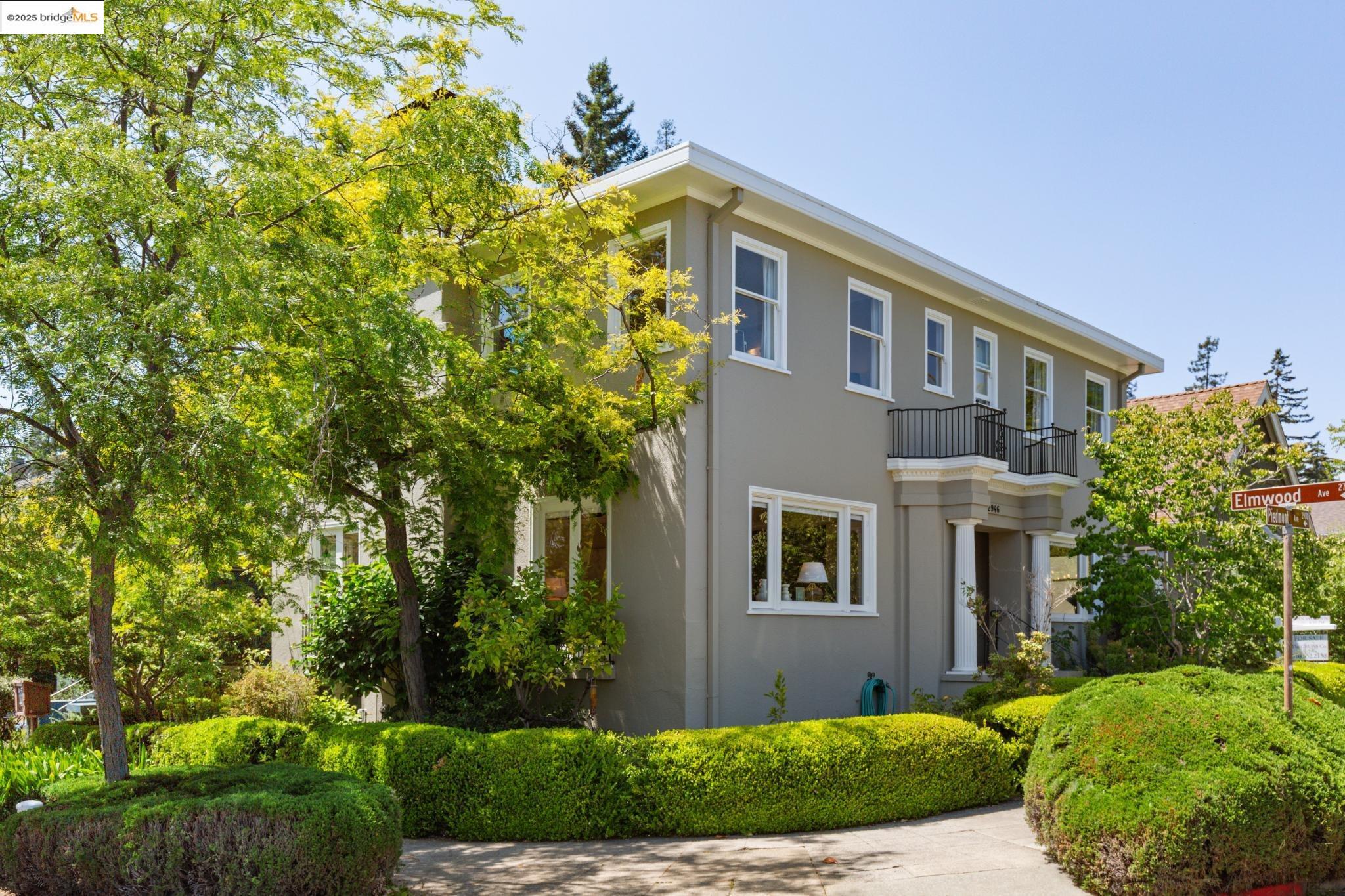 Detail Gallery Image 1 of 1 For 2946 Piedmont Ave, Berkeley,  CA 94705 - 3 Beds | 3/1 Baths