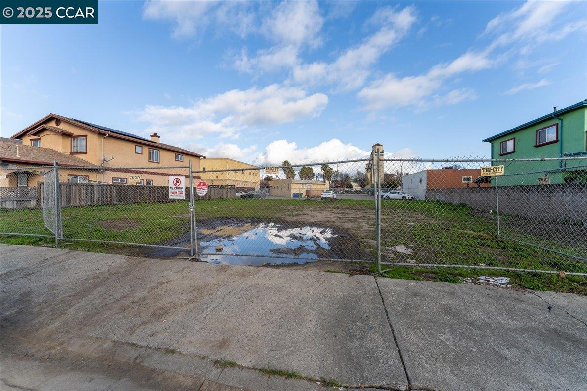 Detail Gallery Image 3 of 19 For 2432 22nd St, San Pablo,  CA 94806 - – Beds | – Baths