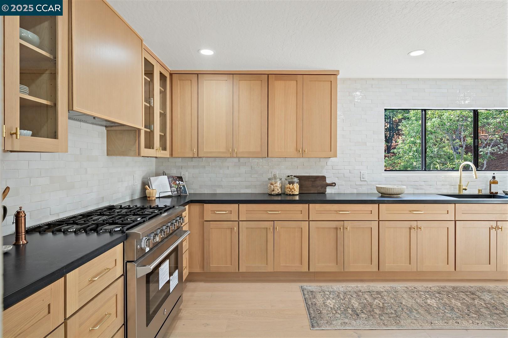 Detail Gallery Image 12 of 59 For 101 Lena Ct, Pleasant Hill,  CA 94523 - 4 Beds | 3 Baths