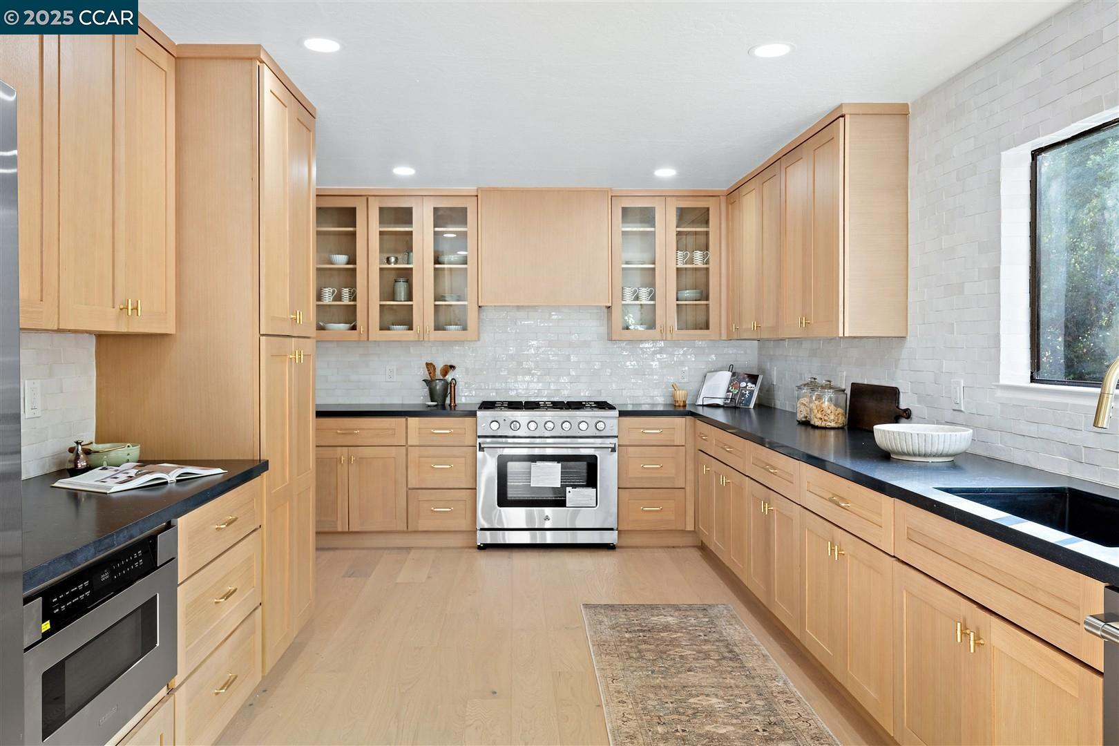 Detail Gallery Image 13 of 59 For 101 Lena Ct, Pleasant Hill,  CA 94523 - 4 Beds | 3 Baths