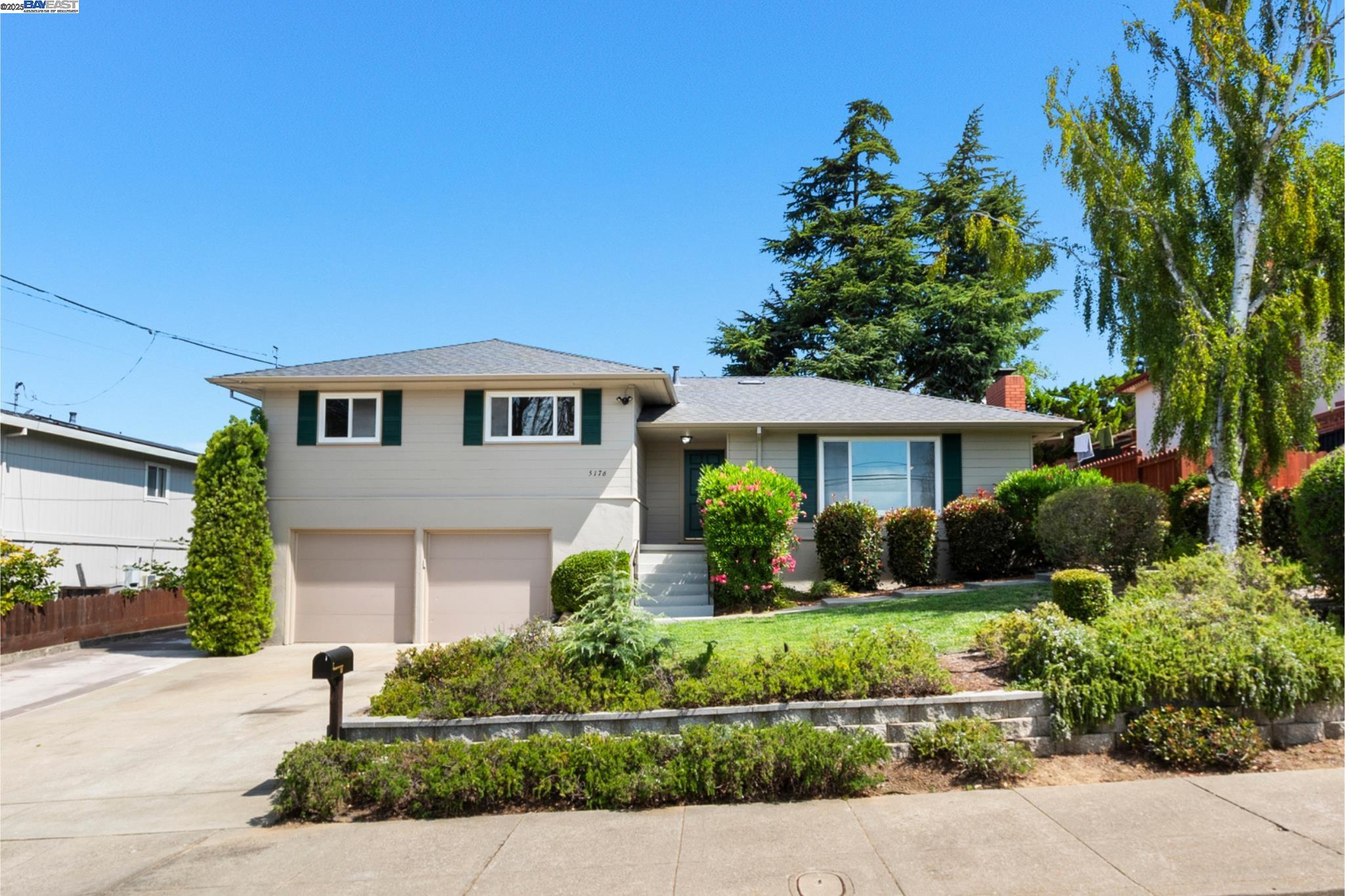 Detail Gallery Image 1 of 44 For 5176 Proctor Rd, Castro Valley,  CA 94546 - 3 Beds | 2 Baths