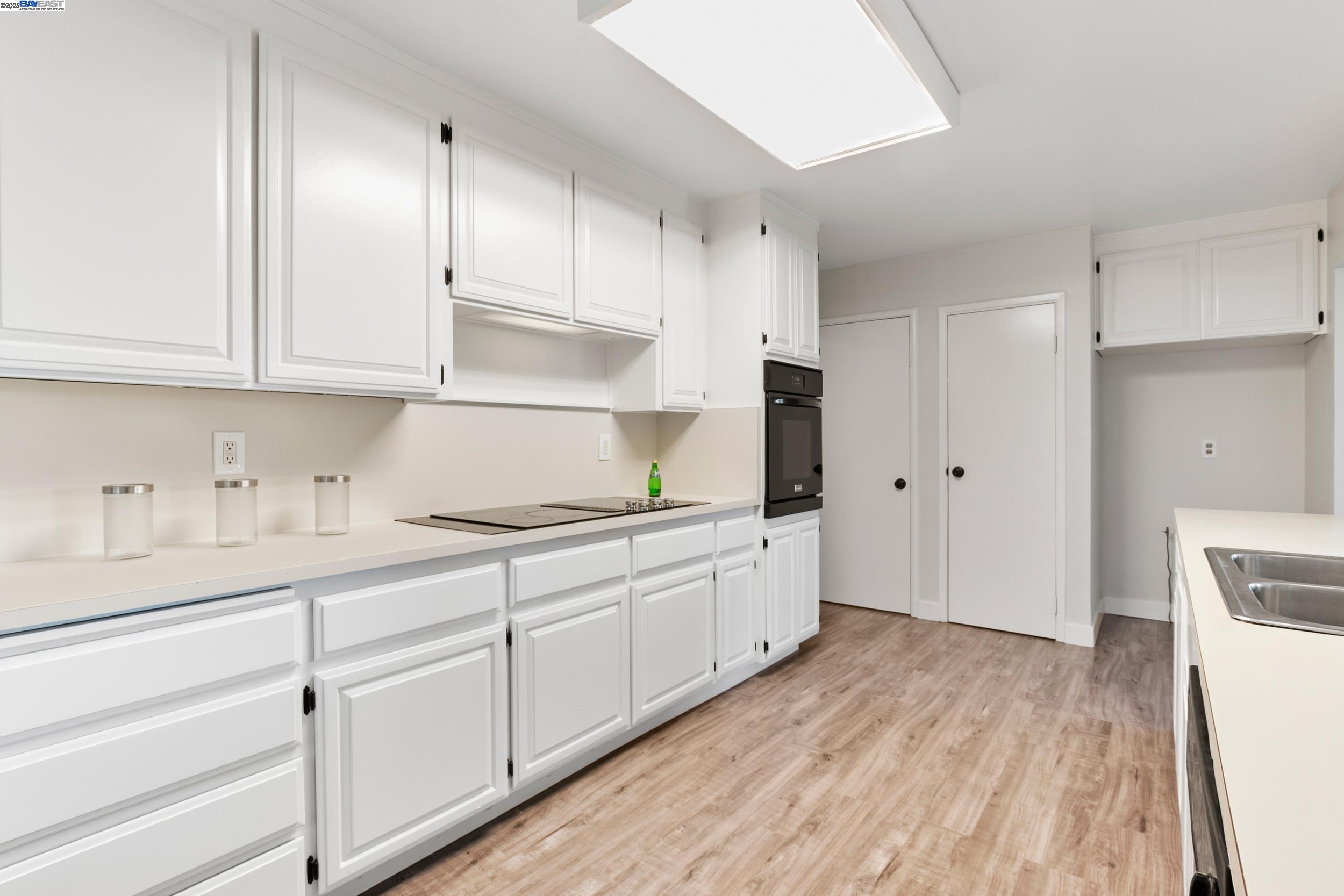 Detail Gallery Image 11 of 44 For 5176 Proctor Rd, Castro Valley,  CA 94546 - 3 Beds | 2 Baths