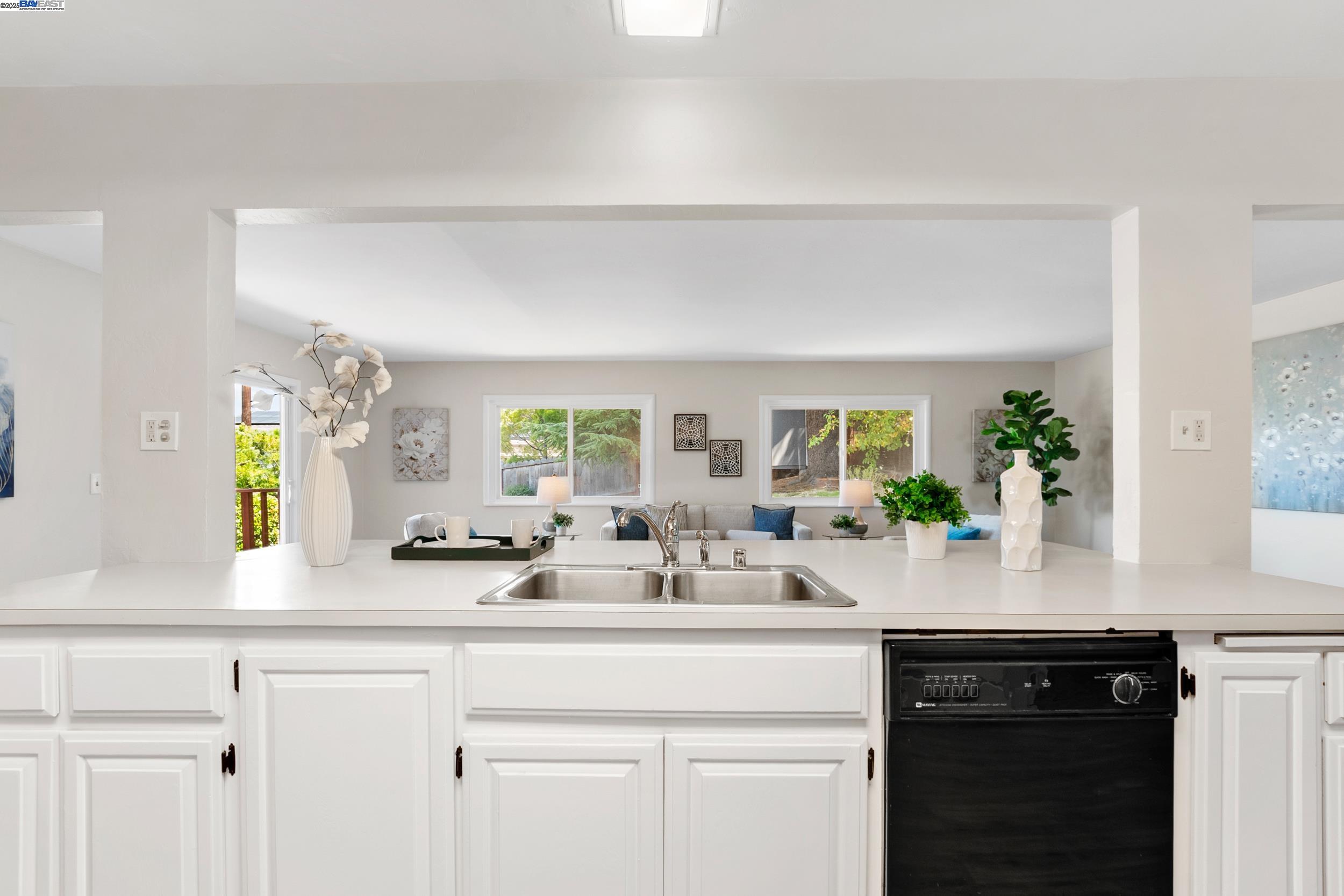 Detail Gallery Image 12 of 44 For 5176 Proctor Rd, Castro Valley,  CA 94546 - 3 Beds | 2 Baths