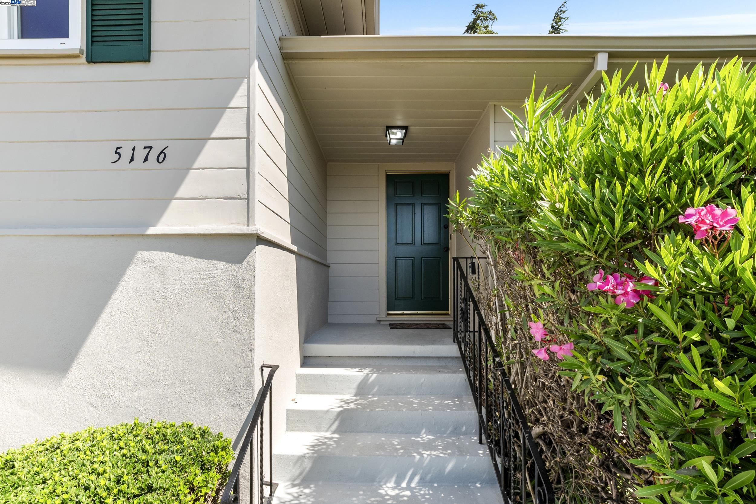 Detail Gallery Image 3 of 44 For 5176 Proctor Rd, Castro Valley,  CA 94546 - 3 Beds | 2 Baths
