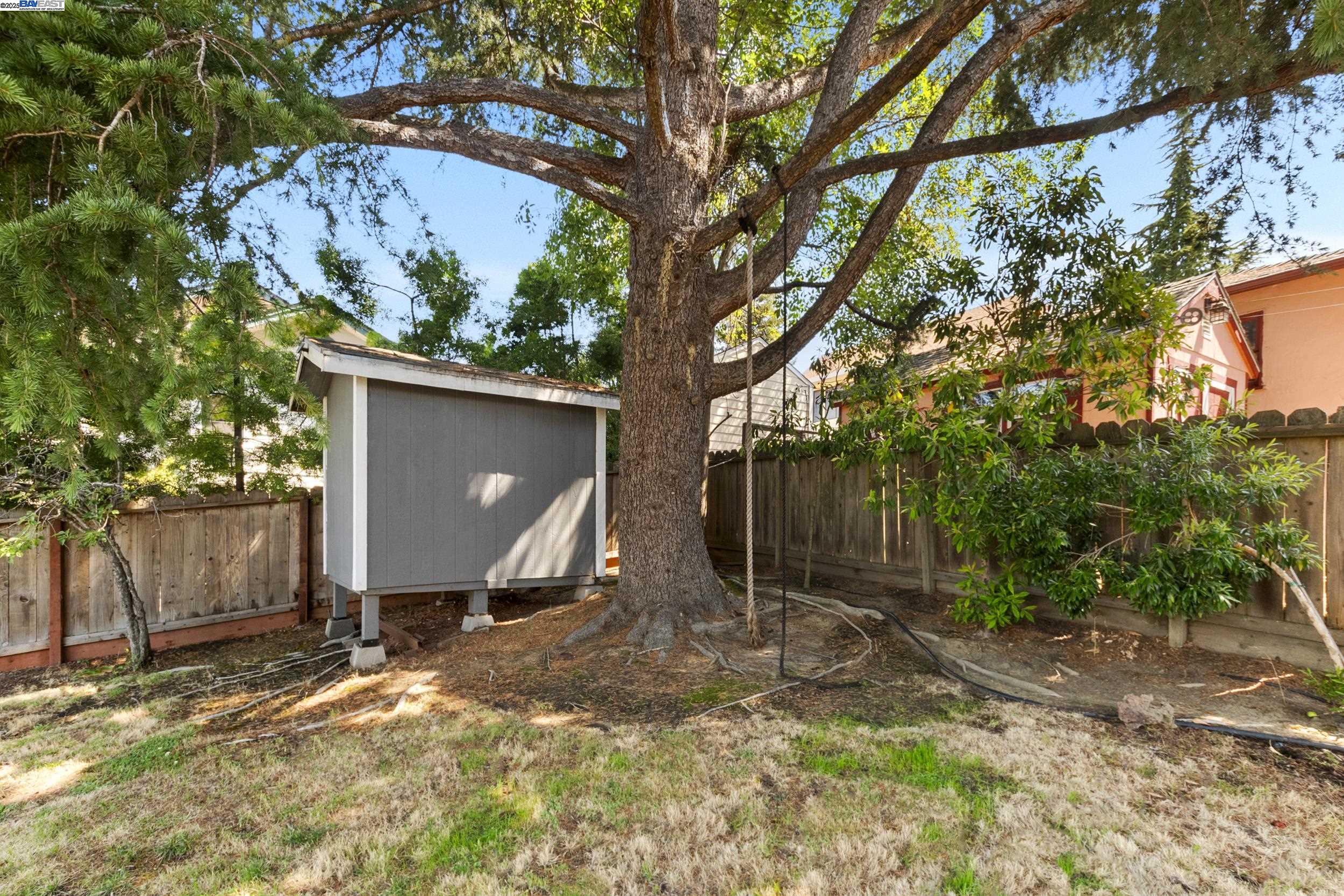 Detail Gallery Image 35 of 44 For 5176 Proctor Rd, Castro Valley,  CA 94546 - 3 Beds | 2 Baths