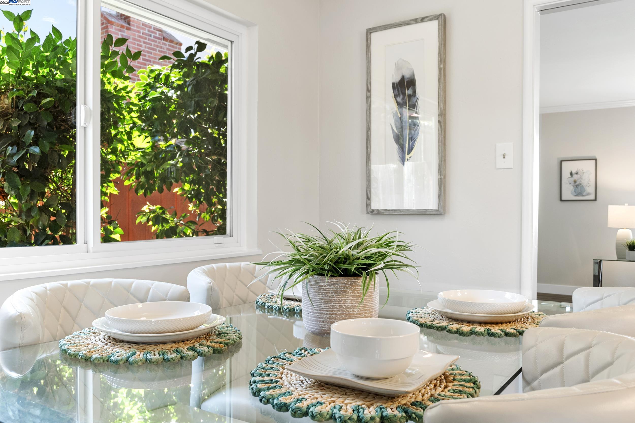 Detail Gallery Image 8 of 44 For 5176 Proctor Rd, Castro Valley,  CA 94546 - 3 Beds | 2 Baths