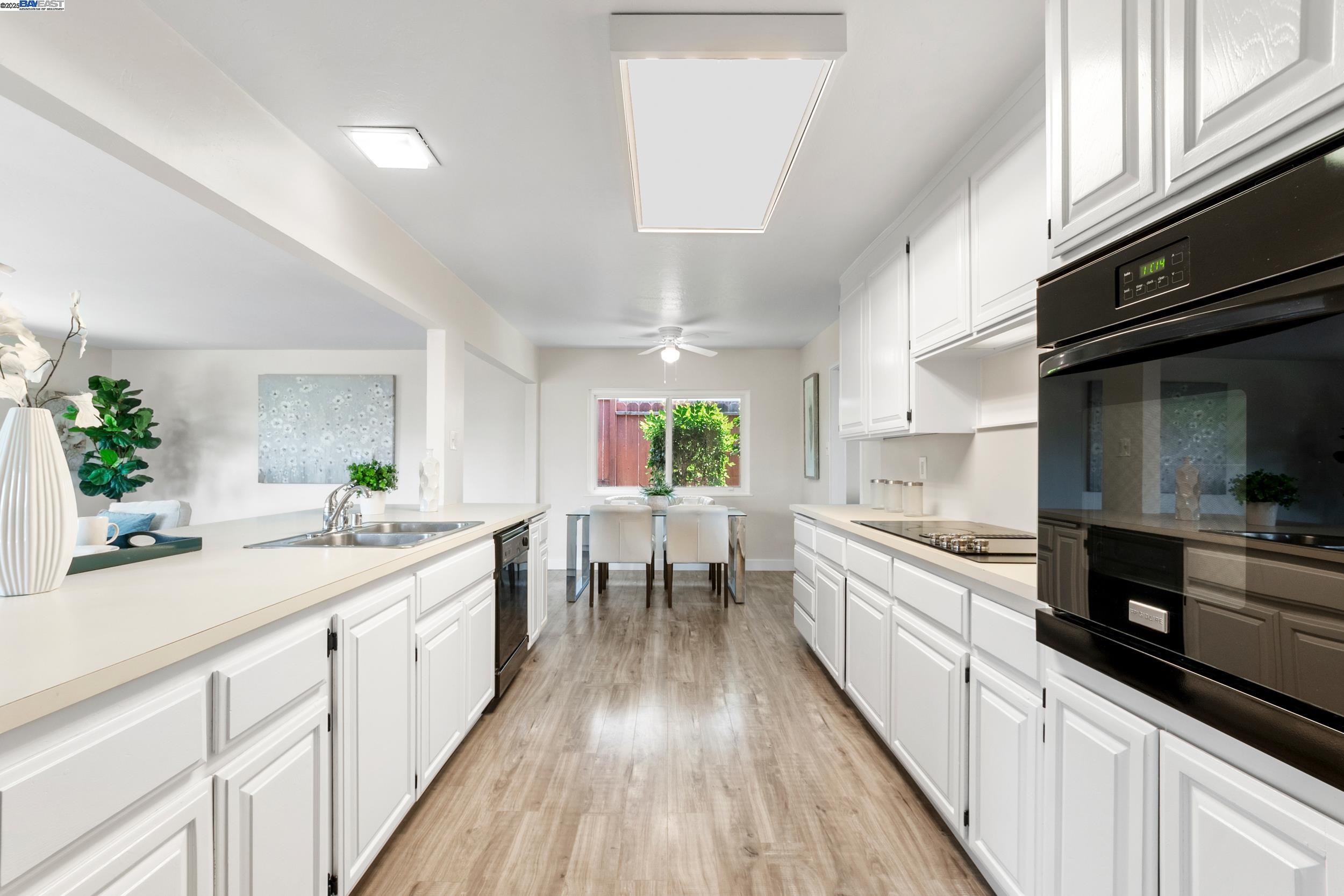 Detail Gallery Image 10 of 44 For 5176 Proctor Rd, Castro Valley,  CA 94546 - 3 Beds | 2 Baths