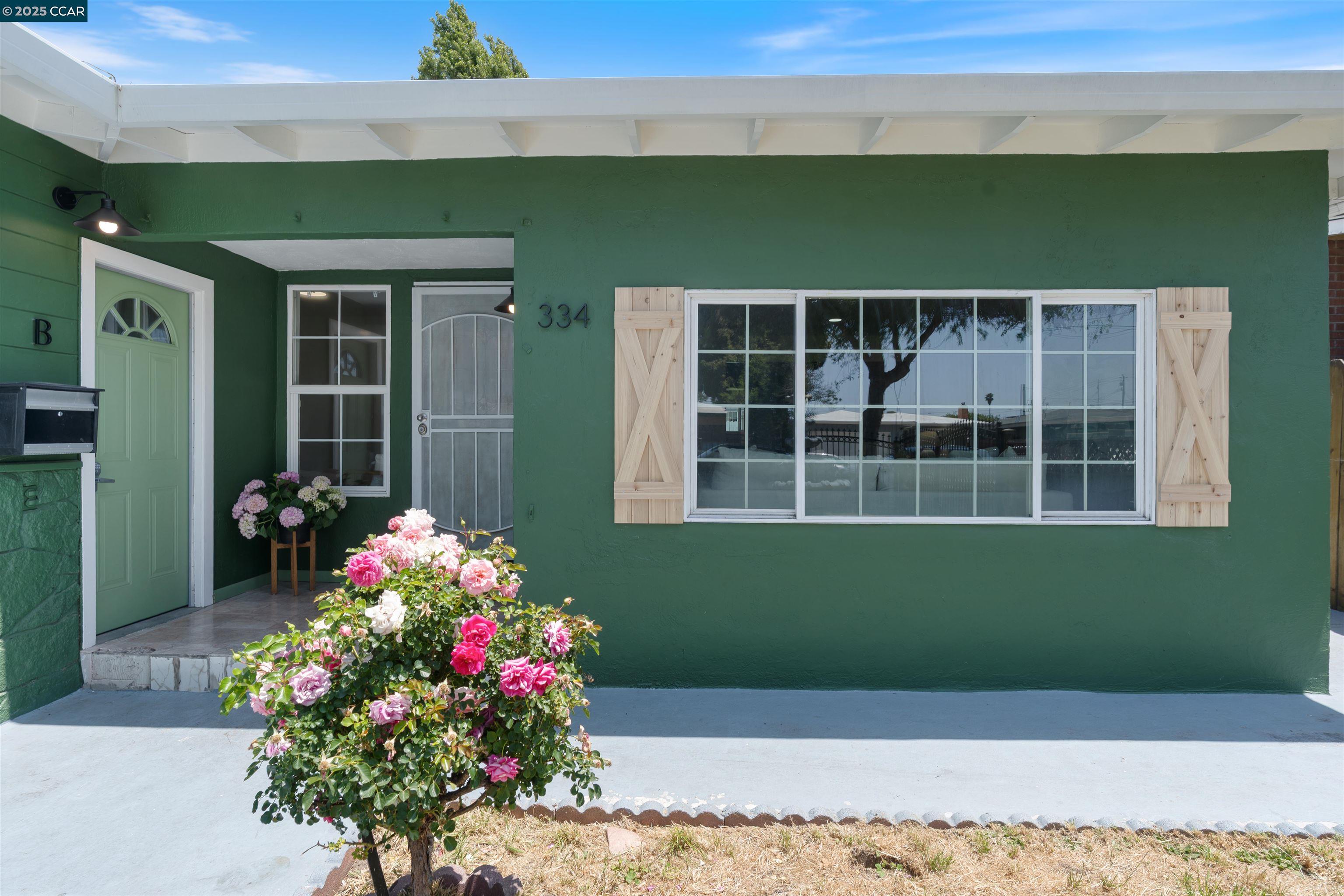 Detail Gallery Image 2 of 43 For 334 S 25th St, Richmond,  CA 94804 - 5 Beds | 3 Baths