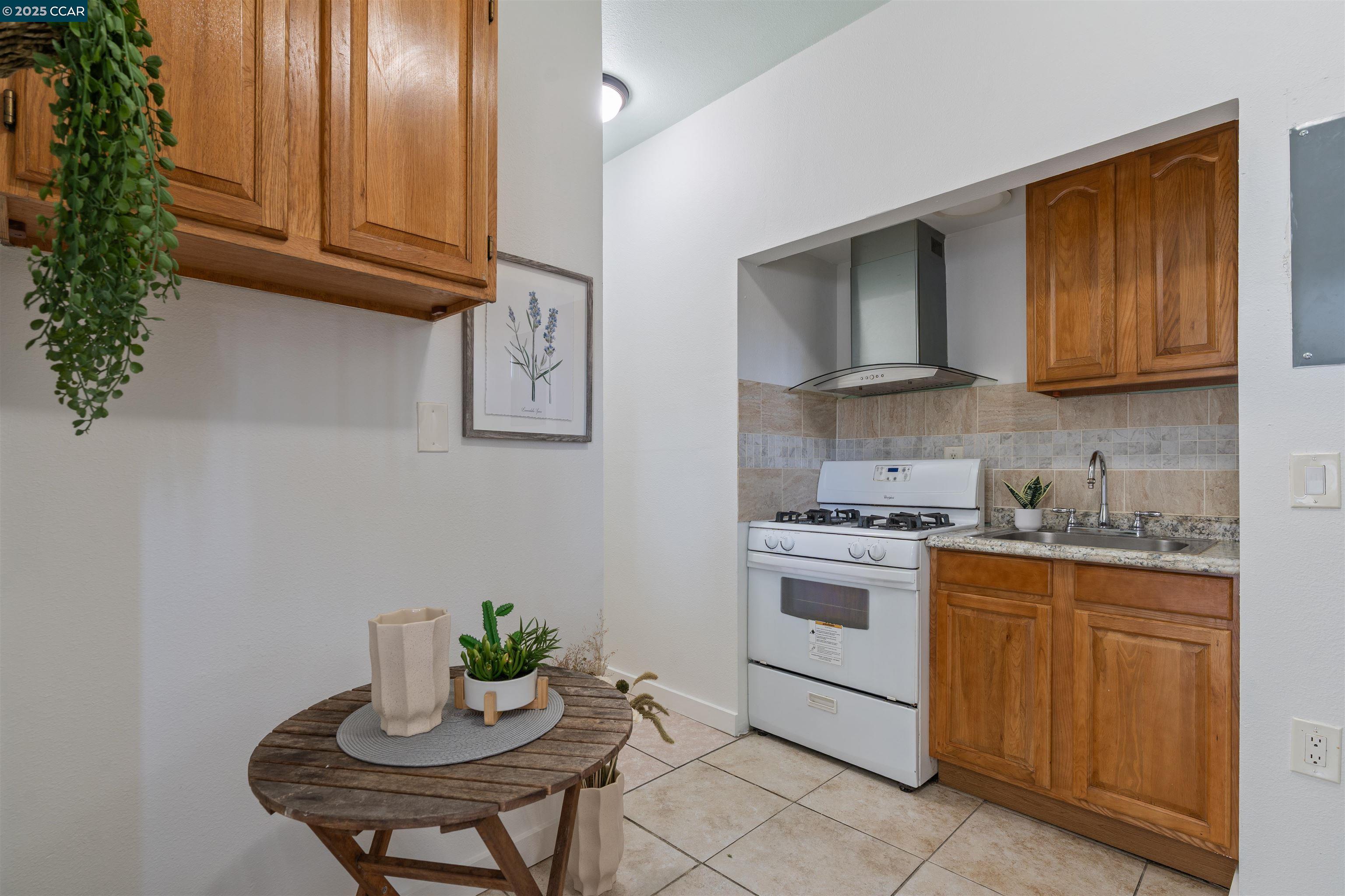 Detail Gallery Image 27 of 43 For 334 S 25th St, Richmond,  CA 94804 - 5 Beds | 3 Baths