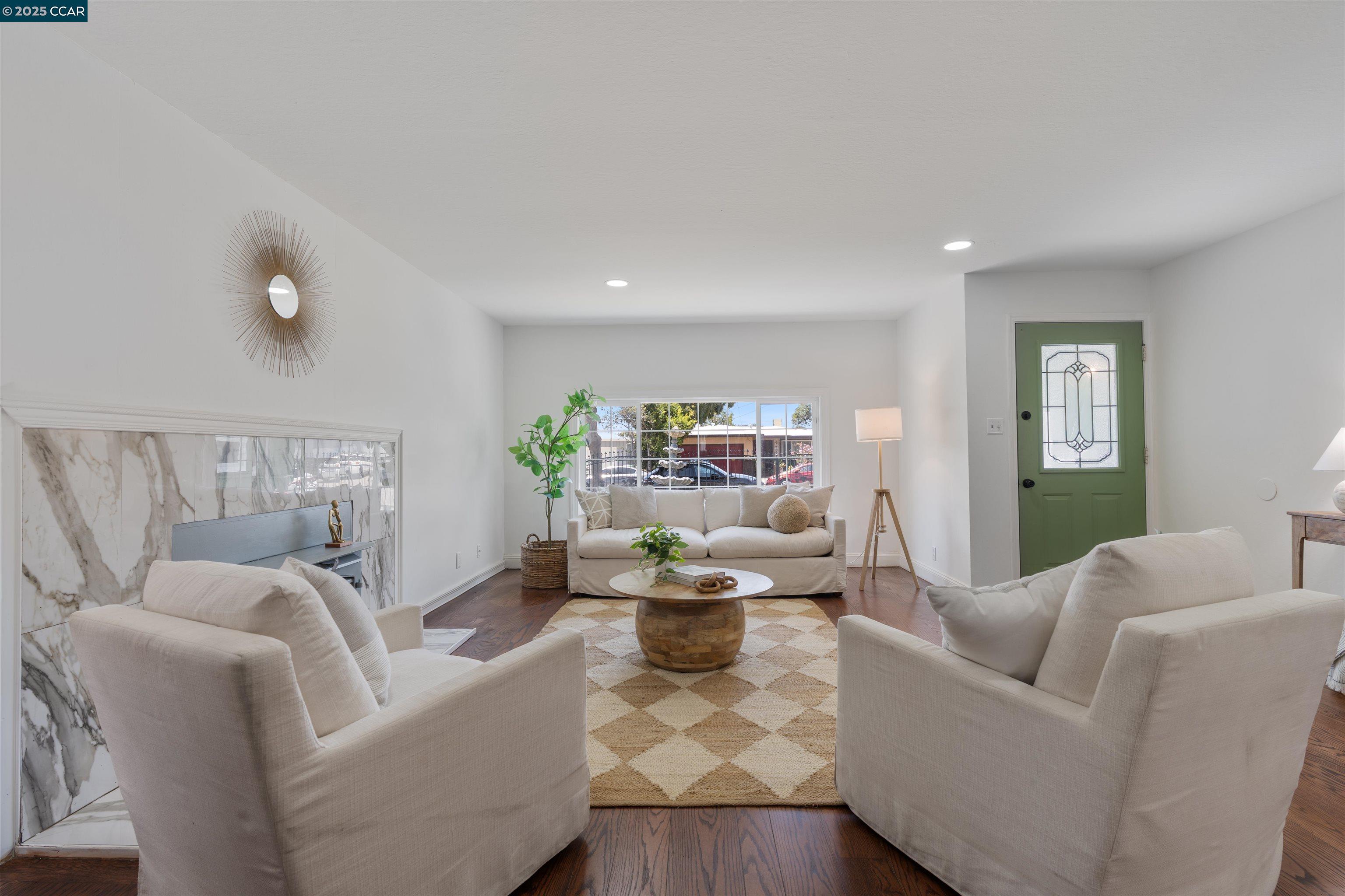 Detail Gallery Image 4 of 43 For 334 S 25th St, Richmond,  CA 94804 - 5 Beds | 3 Baths