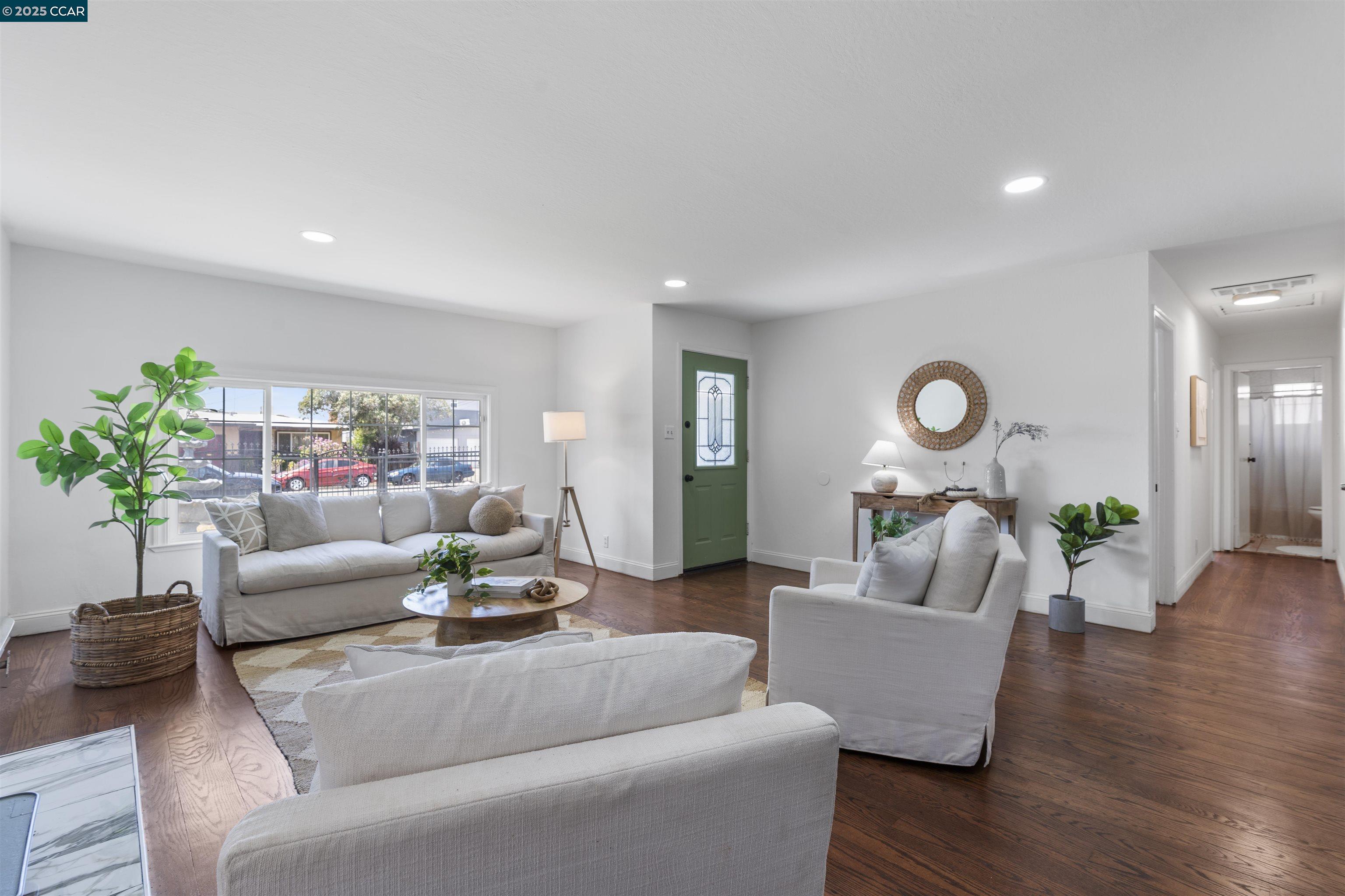 Detail Gallery Image 6 of 43 For 334 S 25th St, Richmond,  CA 94804 - 5 Beds | 3 Baths
