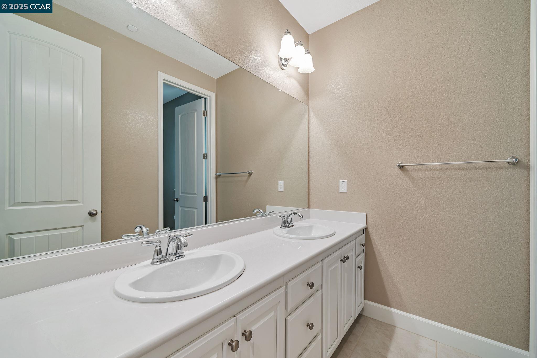 2063 Poinsettia St, San Ramon, California 94582, 4 Bedrooms Bedrooms, 10 Rooms Rooms,3 BathroomsBathrooms,Residential Lease,For Rent,2063 Poinsettia St,41100994