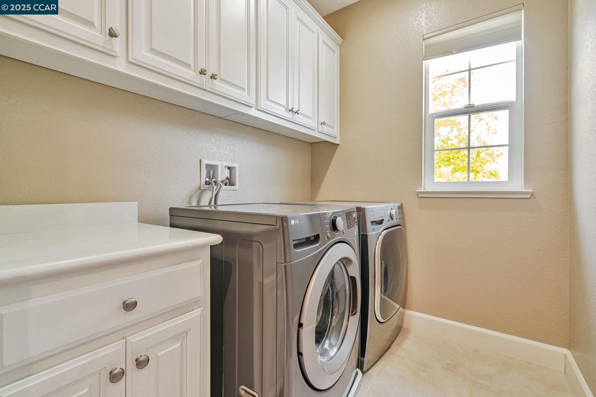 2063 Poinsettia St, San Ramon, California 94582, 4 Bedrooms Bedrooms, 10 Rooms Rooms,3 BathroomsBathrooms,Residential Lease,For Rent,2063 Poinsettia St,41100994