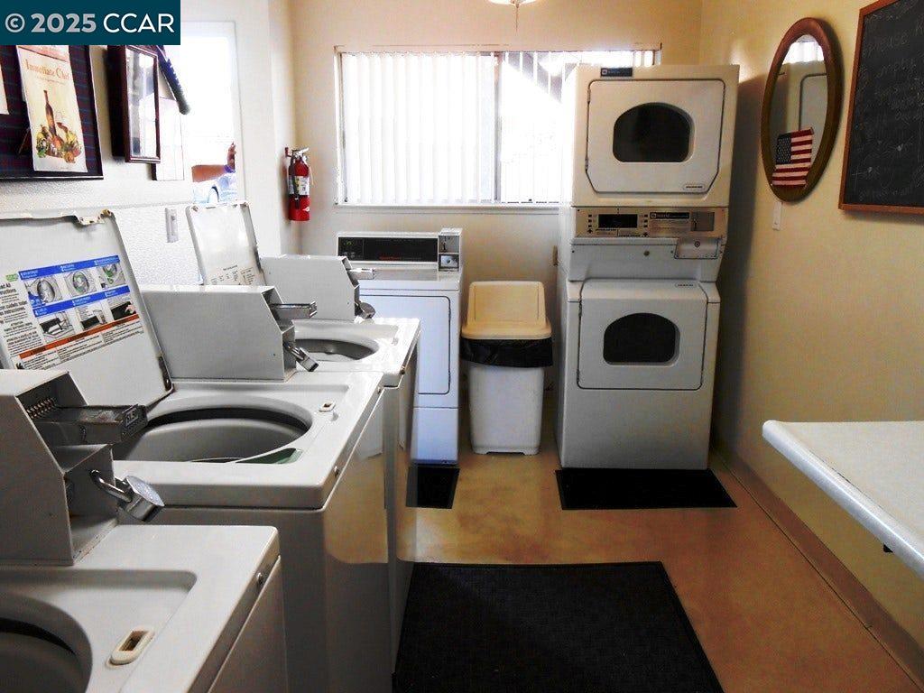 1195 Saranap Ave # 7, Walnut Creek, California 94595, 1 Bedroom Bedrooms, 4 Rooms Rooms,1 BathroomBathrooms,Residential Lease,For Rent,1195 Saranap Ave # 7,41100997