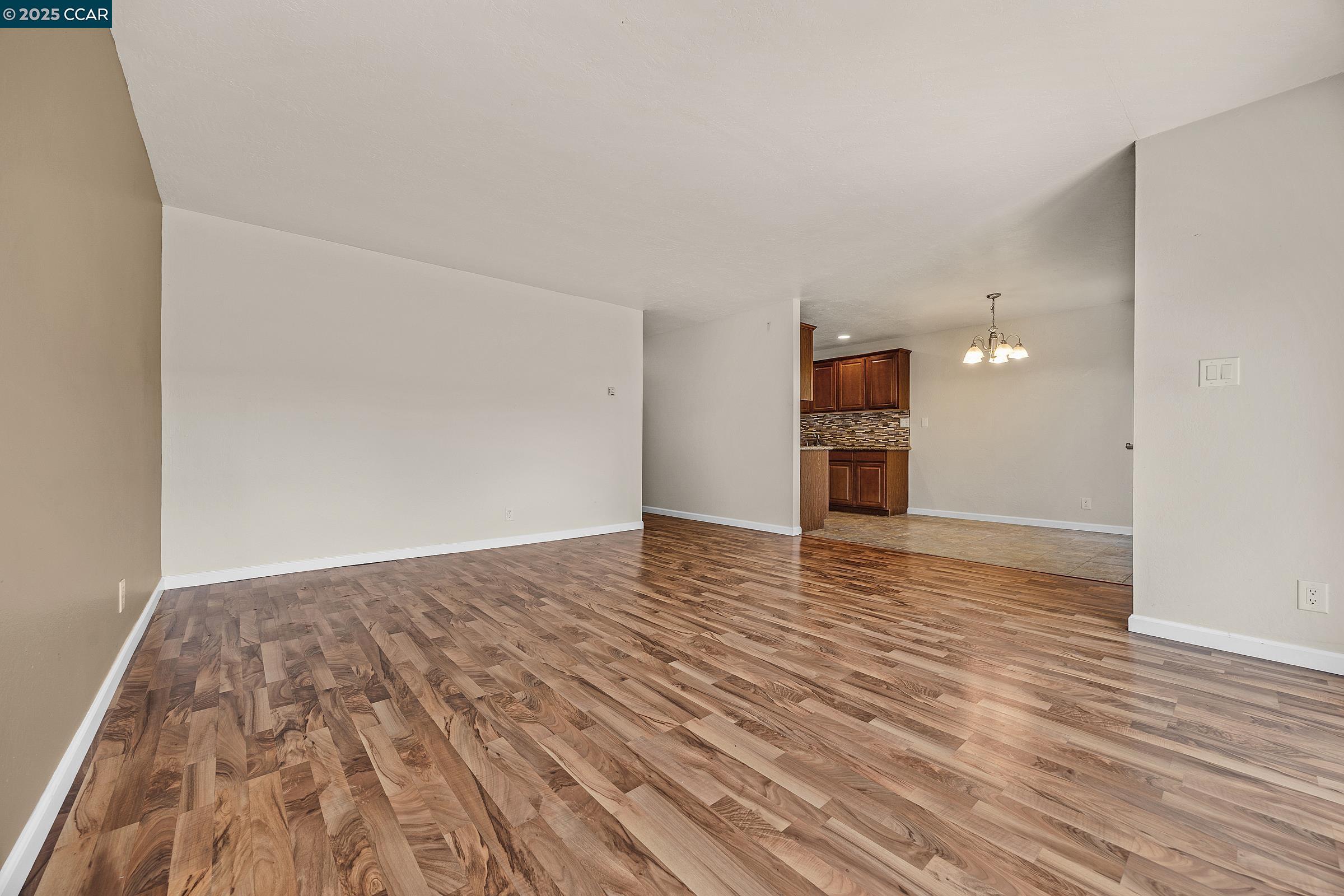 Photo #11: 41101007 Listing: Photo #11