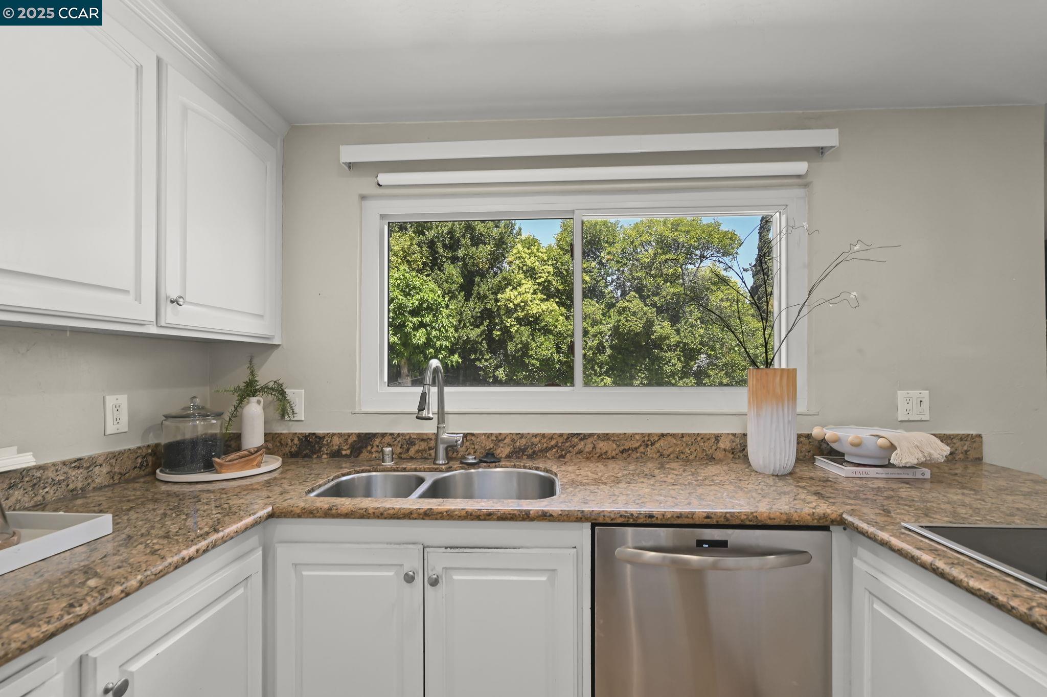 Detail Gallery Image 11 of 29 For 3701 Sattler Dr, Concord,  CA 94519 - 4 Beds | 3 Baths