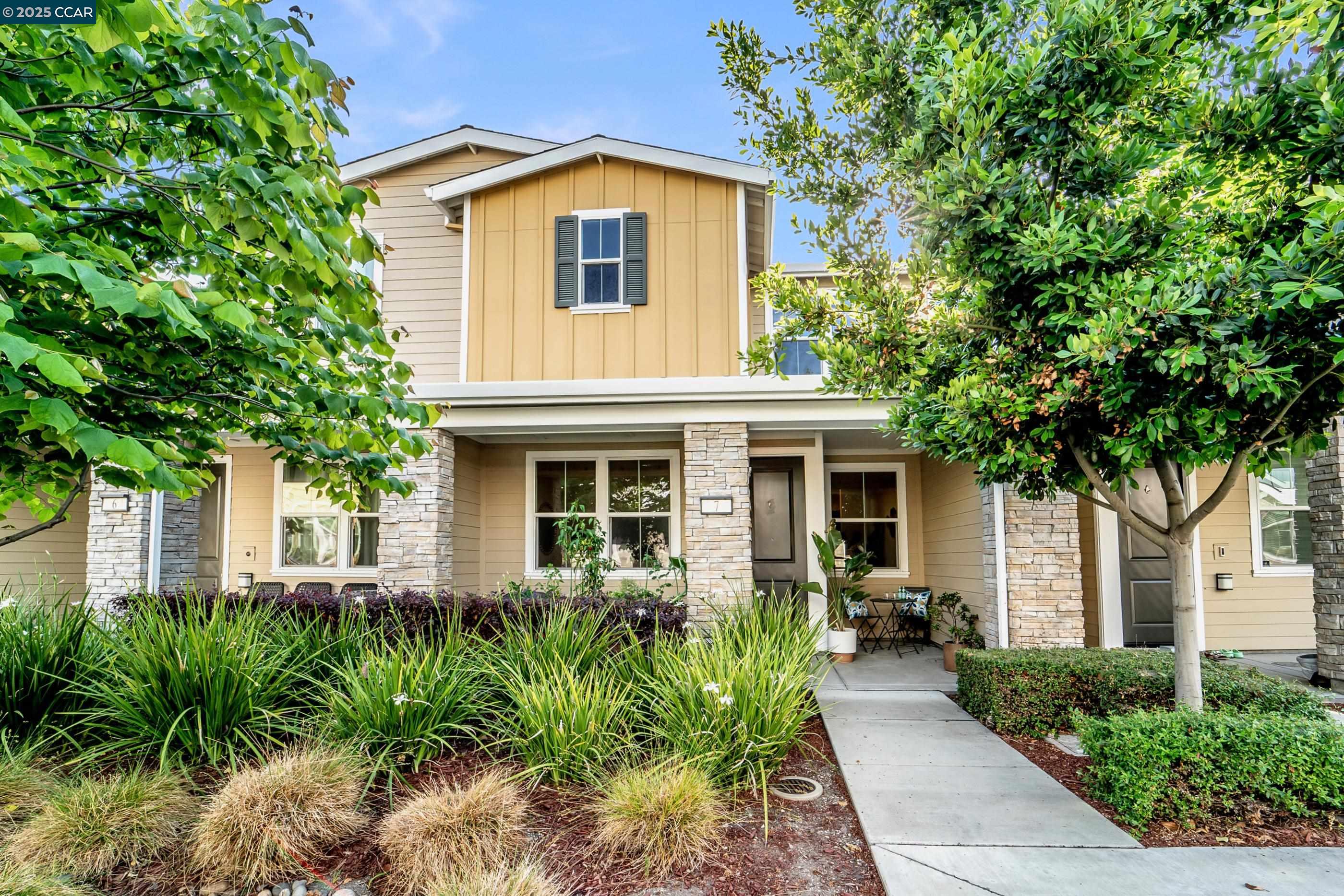 Detail Gallery Image 1 of 1 For 1233 Bockman #7,  San Lorenzo,  CA 94580 - 3 Beds | 2/1 Baths