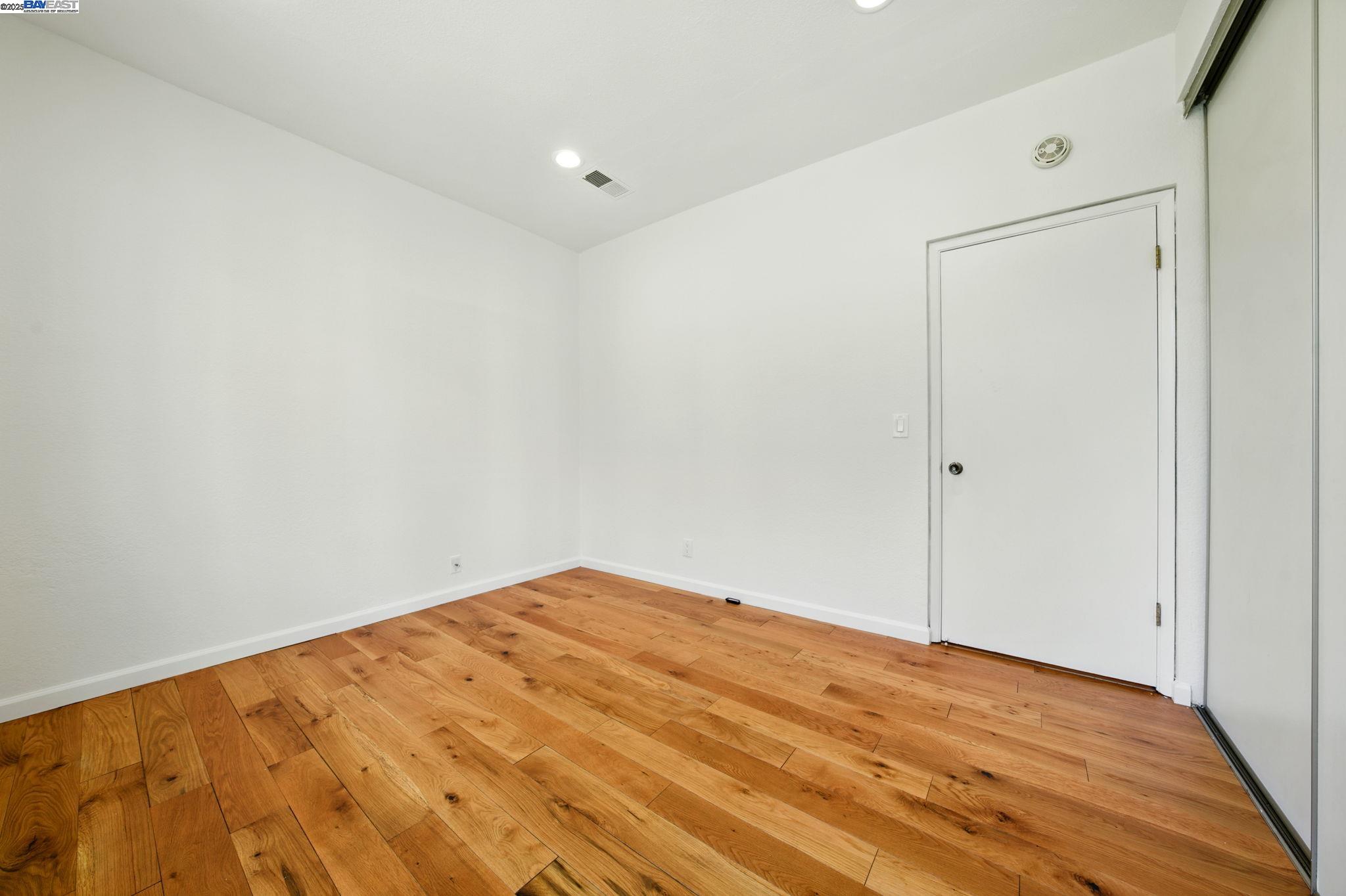 Photo #16: 41101035 Listing: Photo #16