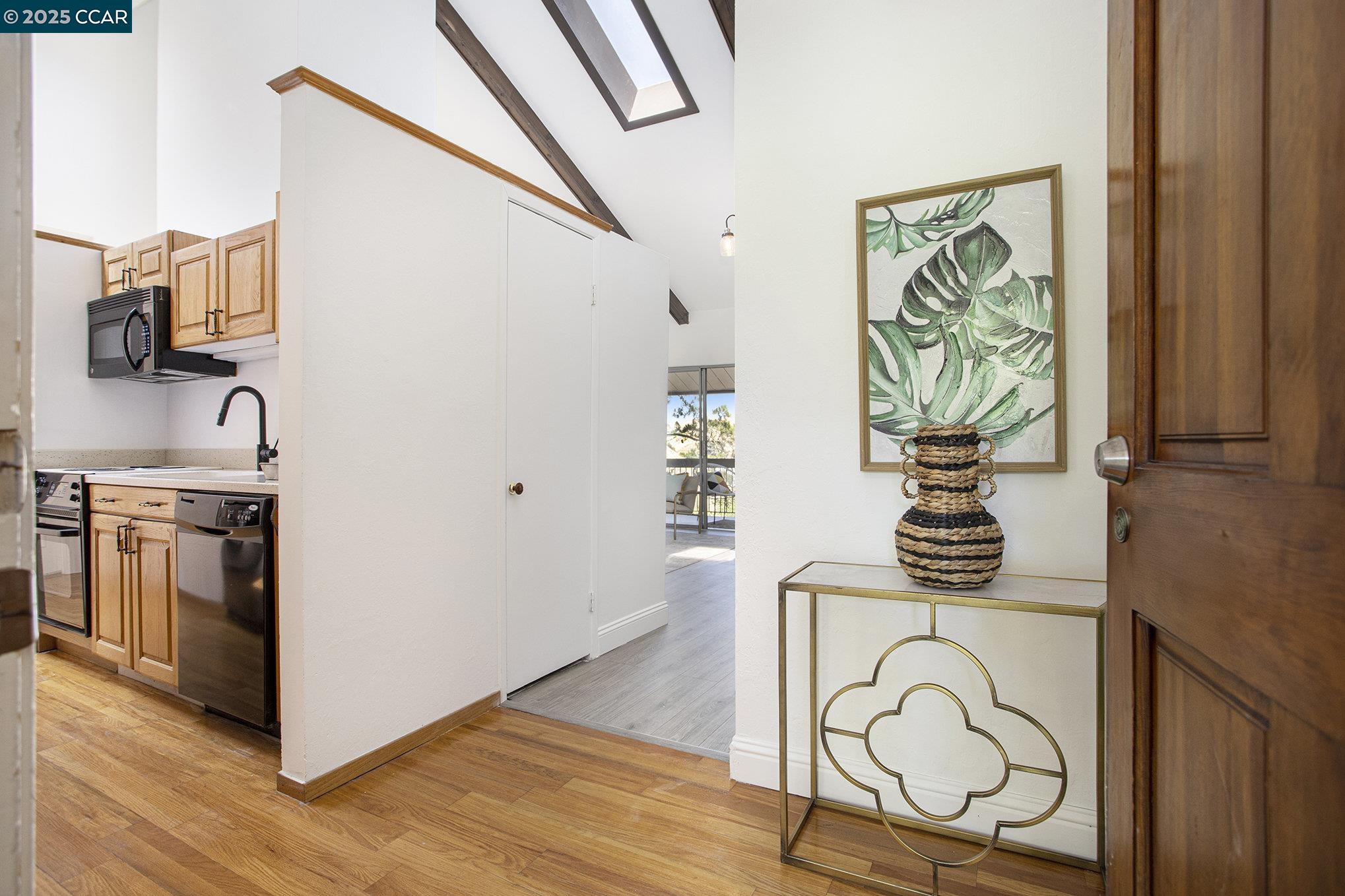 Photo #5: 41101038 Listing: Photo #5