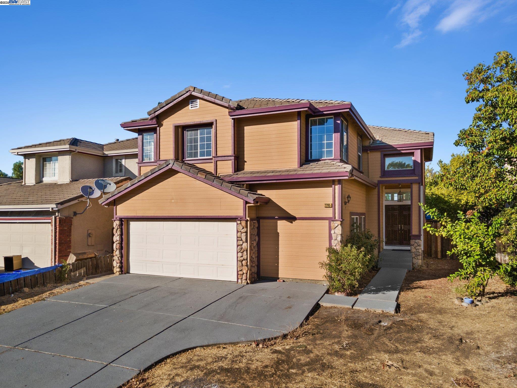 Detail Gallery Image 1 of 47 For 2205 Mark Twain, Antioch,  CA 94531 - 5 Beds | 2/1 Baths