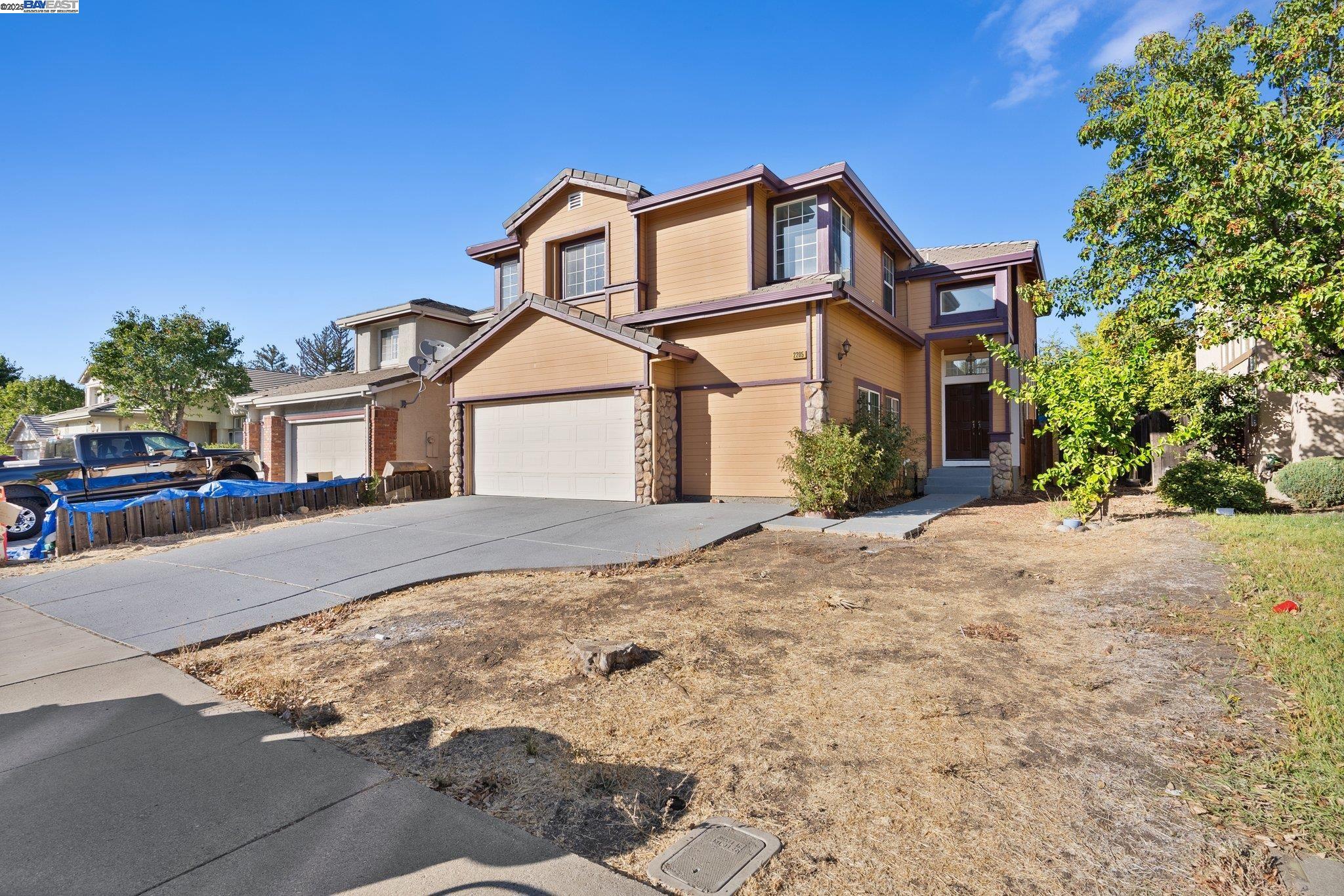 Detail Gallery Image 2 of 47 For 2205 Mark Twain, Antioch,  CA 94531 - 5 Beds | 2/1 Baths