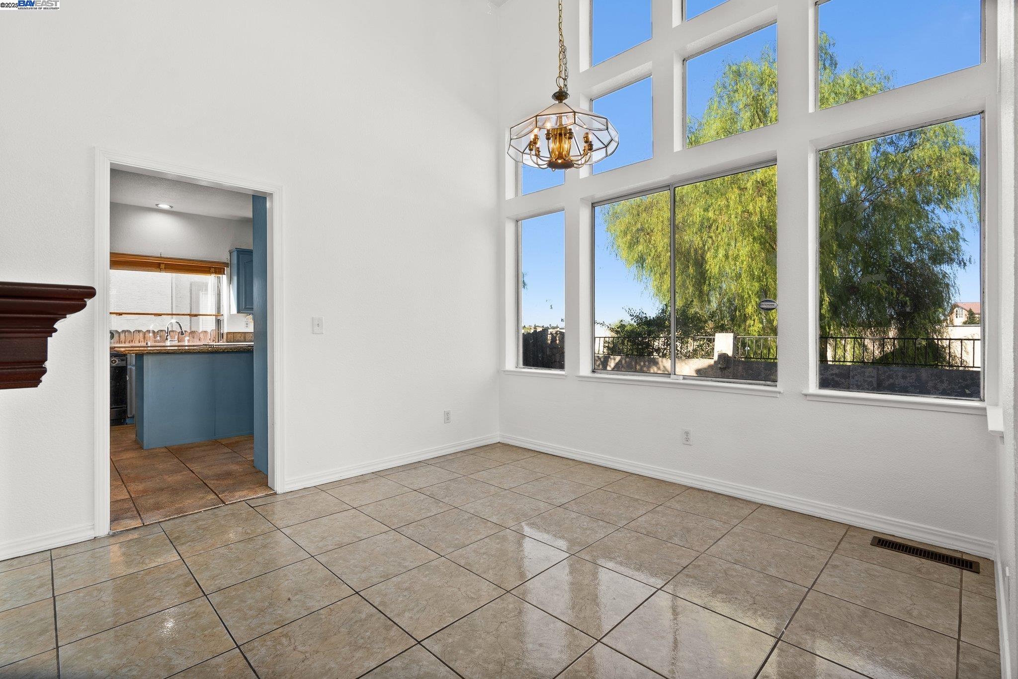 Detail Gallery Image 24 of 47 For 2205 Mark Twain, Antioch,  CA 94531 - 5 Beds | 2/1 Baths