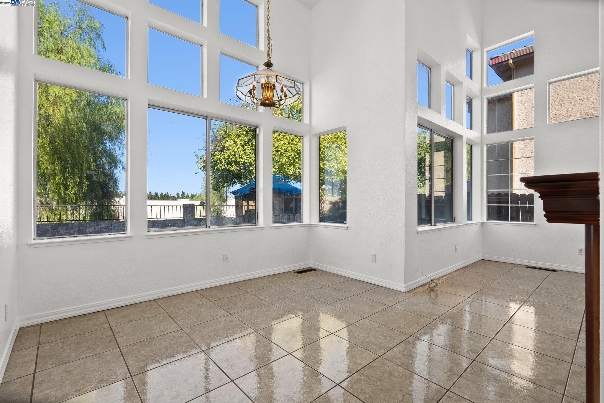Detail Gallery Image 25 of 47 For 2205 Mark Twain, Antioch,  CA 94531 - 5 Beds | 2/1 Baths
