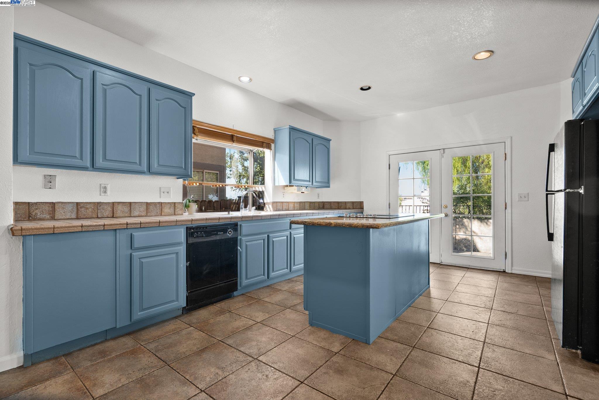 Detail Gallery Image 28 of 47 For 2205 Mark Twain, Antioch,  CA 94531 - 5 Beds | 2/1 Baths