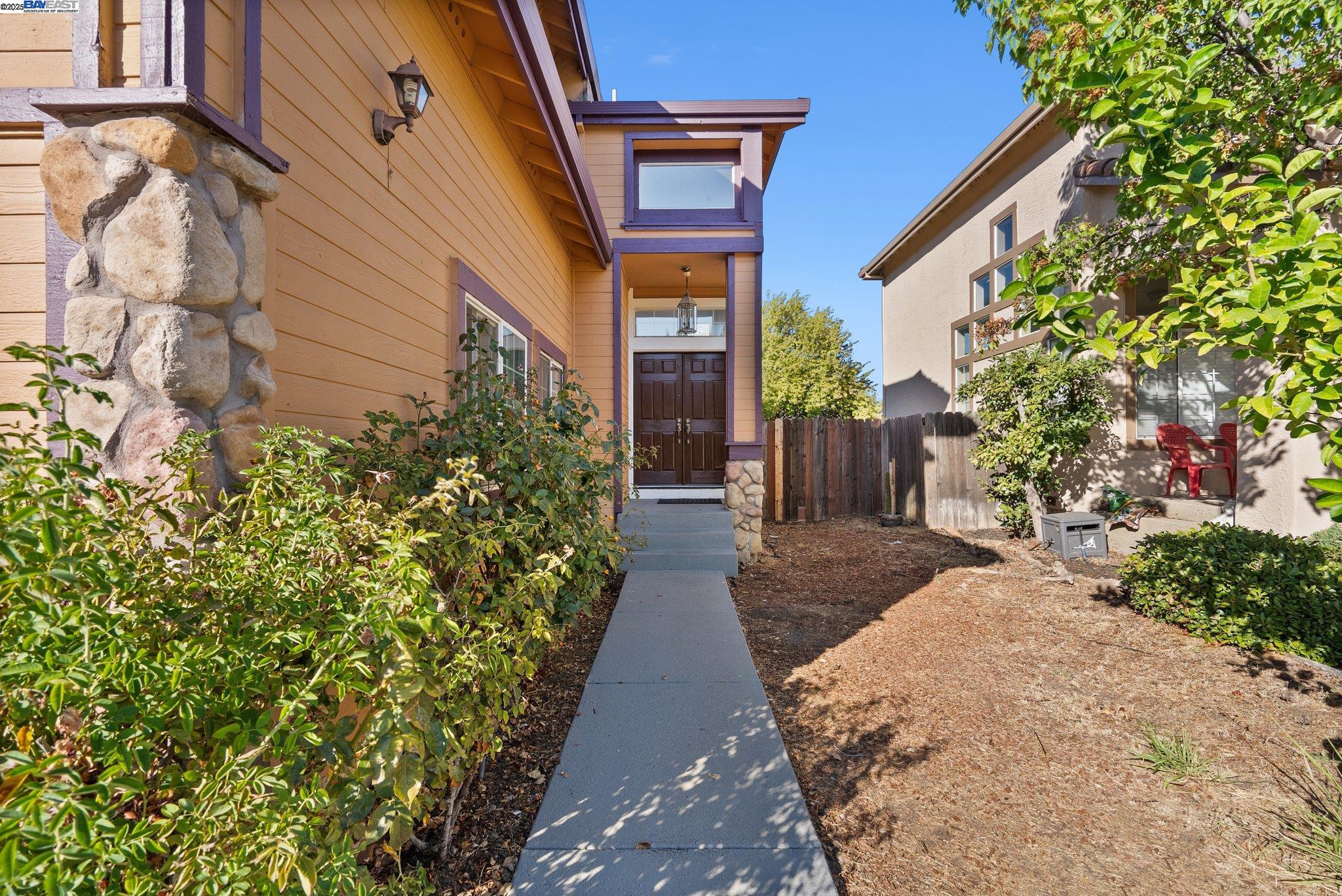 Detail Gallery Image 4 of 47 For 2205 Mark Twain, Antioch,  CA 94531 - 5 Beds | 2/1 Baths