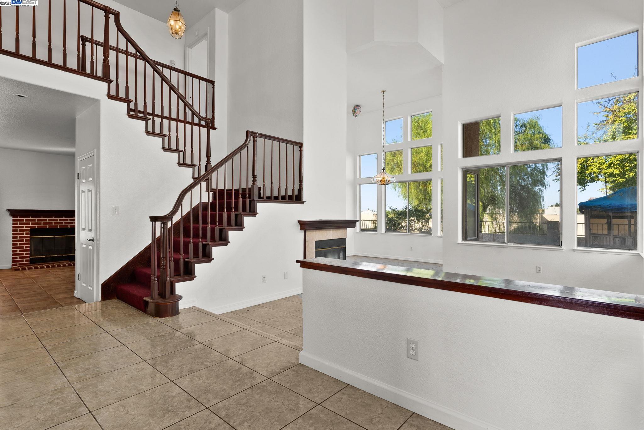 Detail Gallery Image 5 of 47 For 2205 Mark Twain, Antioch,  CA 94531 - 5 Beds | 2/1 Baths