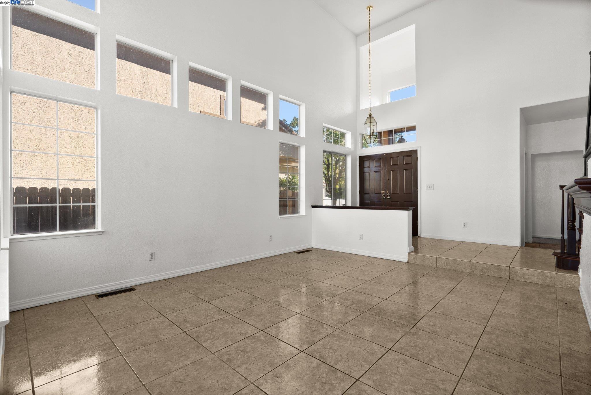 Detail Gallery Image 6 of 47 For 2205 Mark Twain, Antioch,  CA 94531 - 5 Beds | 2/1 Baths