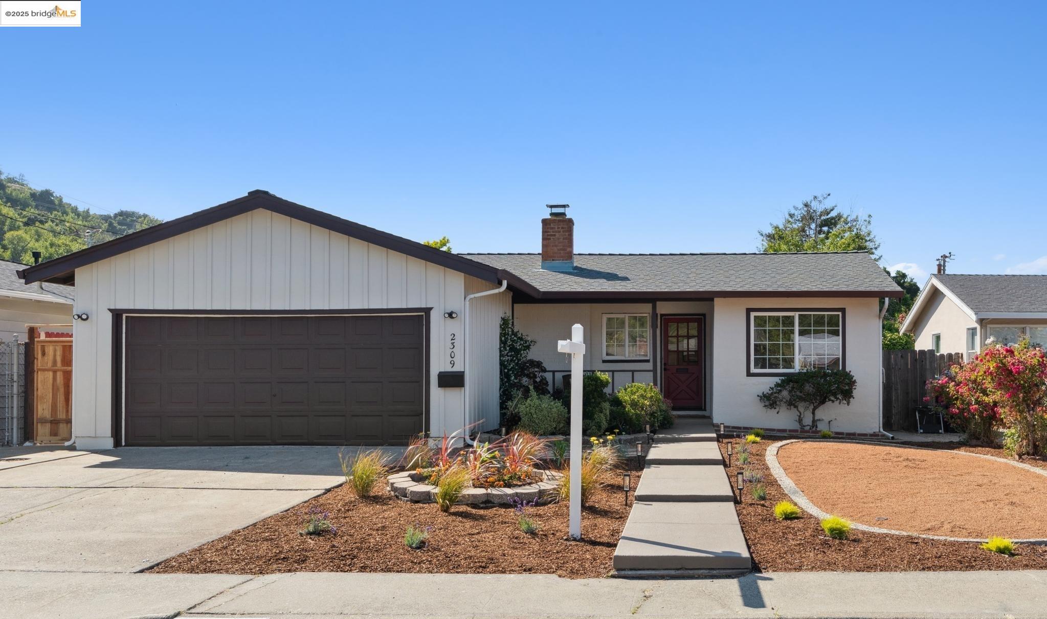 Detail Gallery Image 2 of 43 For 2309 Potrero Ct, Pinole,  CA 94564 - 3 Beds | 2 Baths