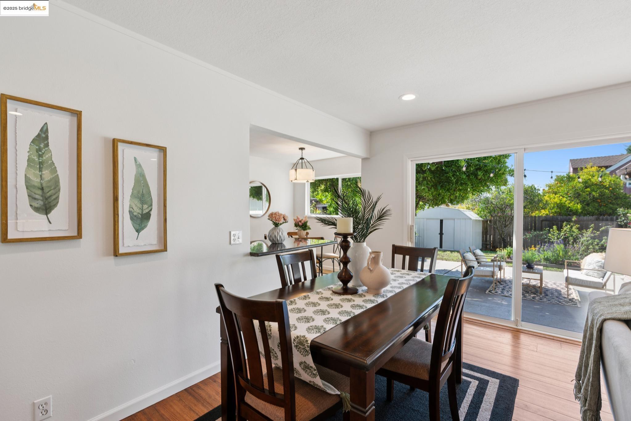 Detail Gallery Image 12 of 43 For 2309 Potrero Ct, Pinole,  CA 94564 - 3 Beds | 2 Baths