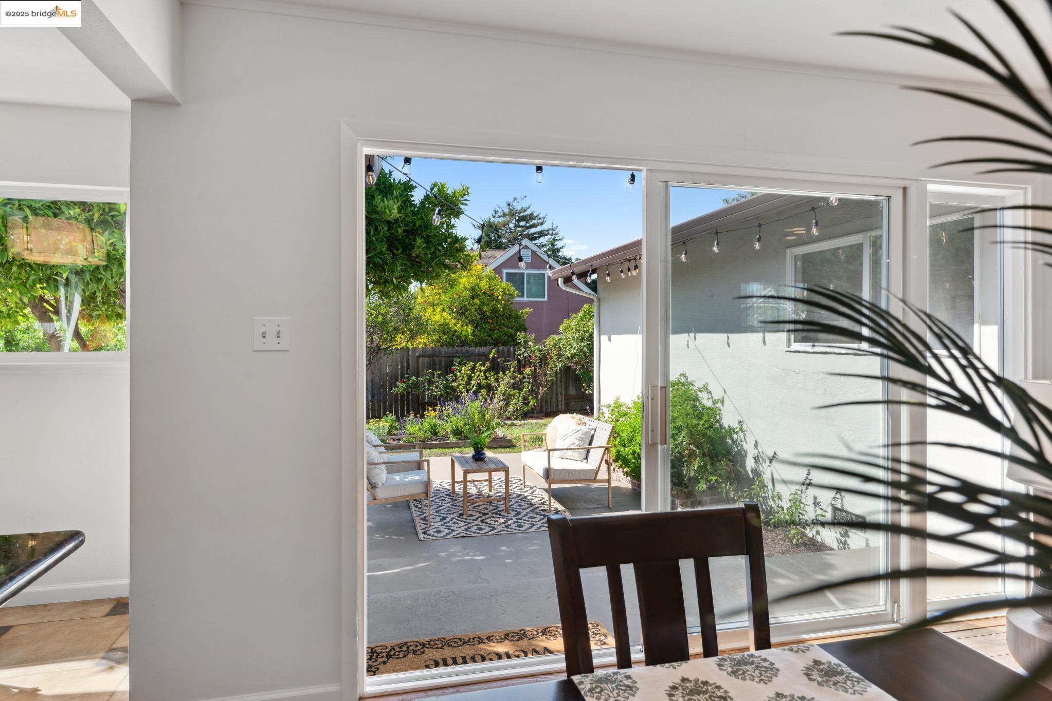 Detail Gallery Image 13 of 43 For 2309 Potrero Ct, Pinole,  CA 94564 - 3 Beds | 2 Baths