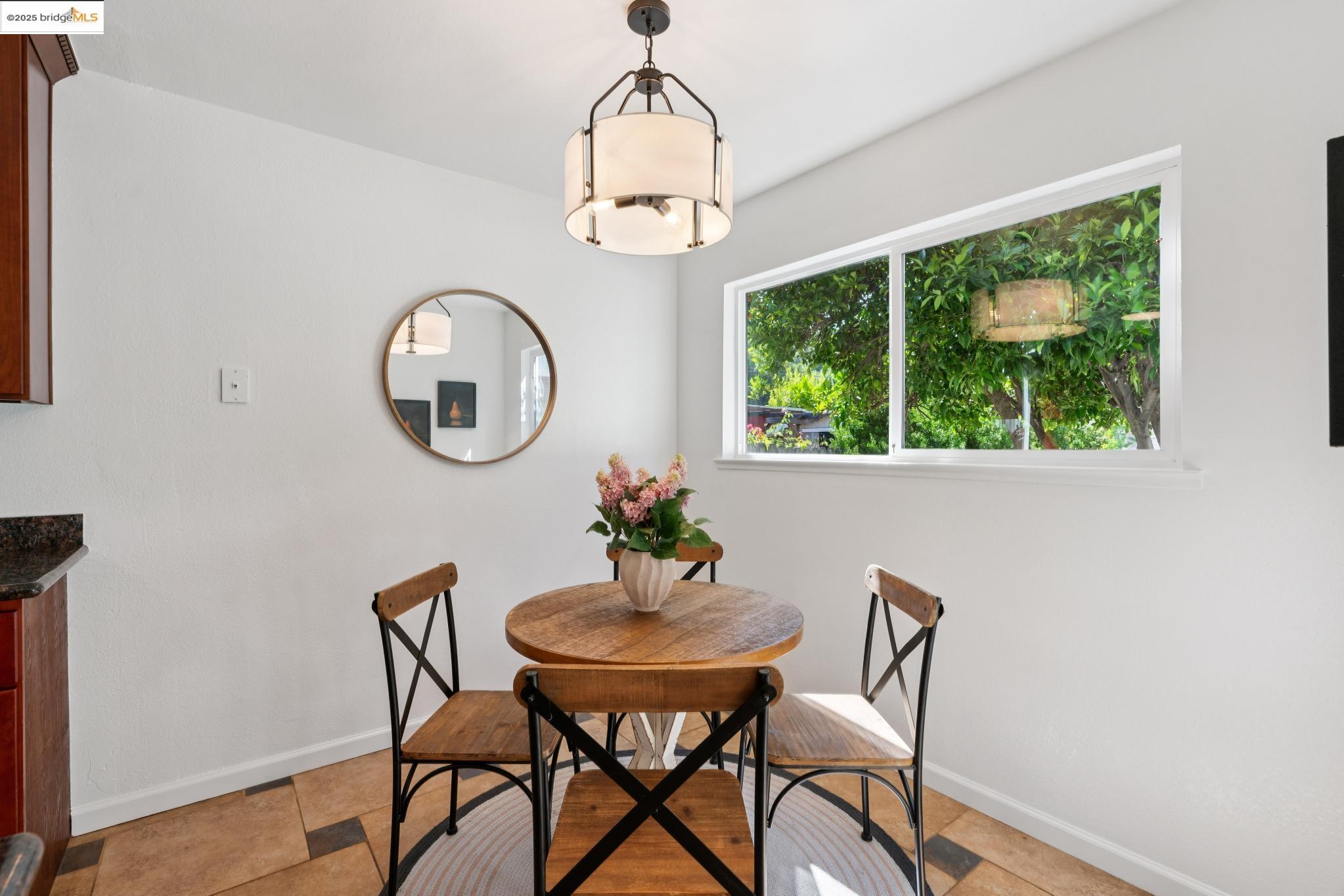 Detail Gallery Image 14 of 43 For 2309 Potrero Ct, Pinole,  CA 94564 - 3 Beds | 2 Baths