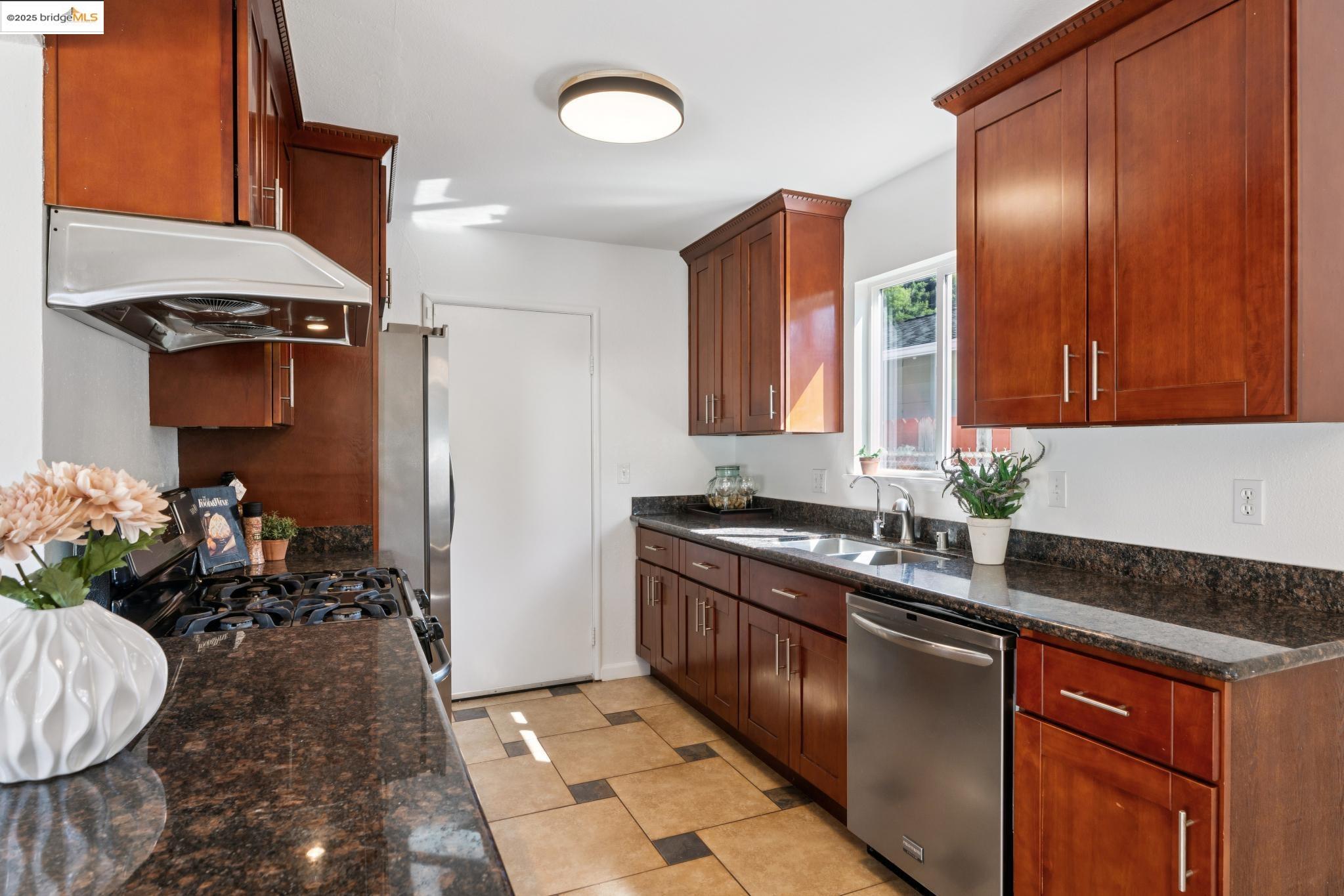 Detail Gallery Image 19 of 43 For 2309 Potrero Ct, Pinole,  CA 94564 - 3 Beds | 2 Baths