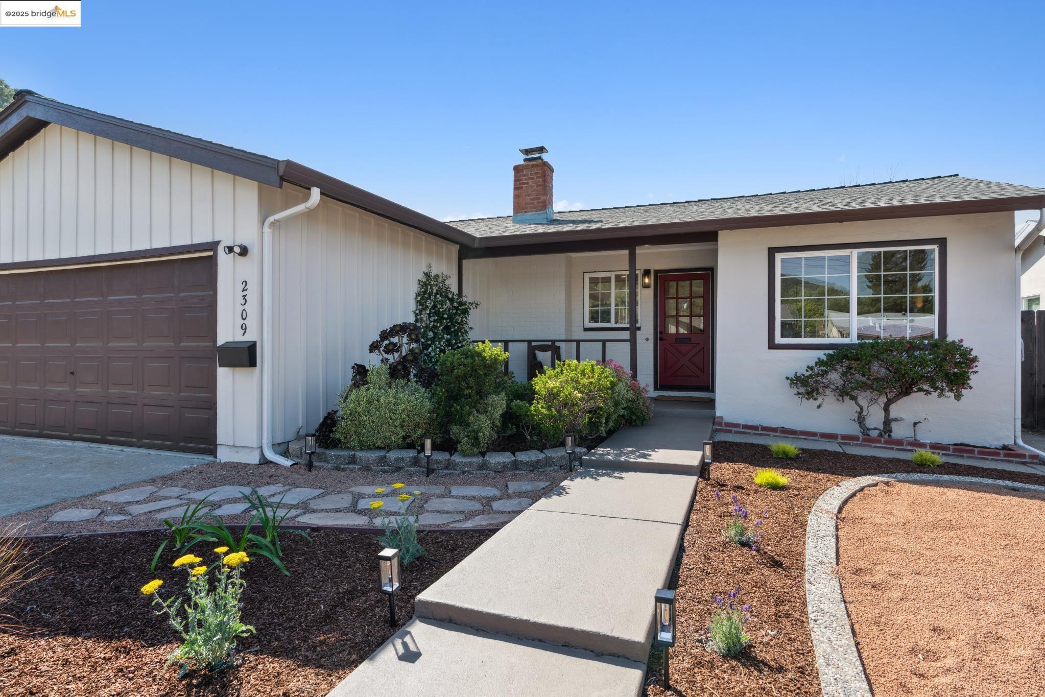 Detail Gallery Image 3 of 43 For 2309 Potrero Ct, Pinole,  CA 94564 - 3 Beds | 2 Baths