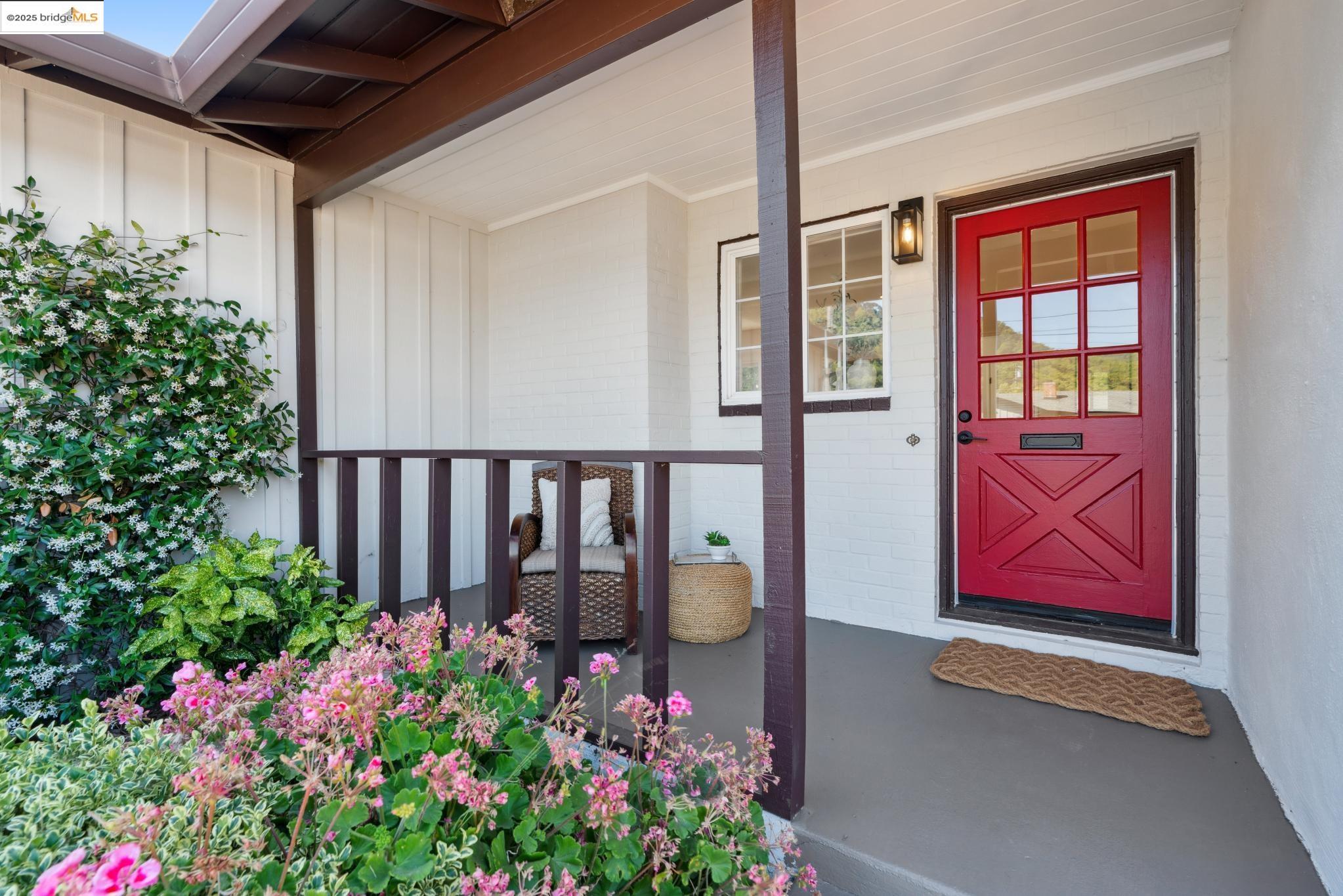 Detail Gallery Image 4 of 43 For 2309 Potrero Ct, Pinole,  CA 94564 - 3 Beds | 2 Baths
