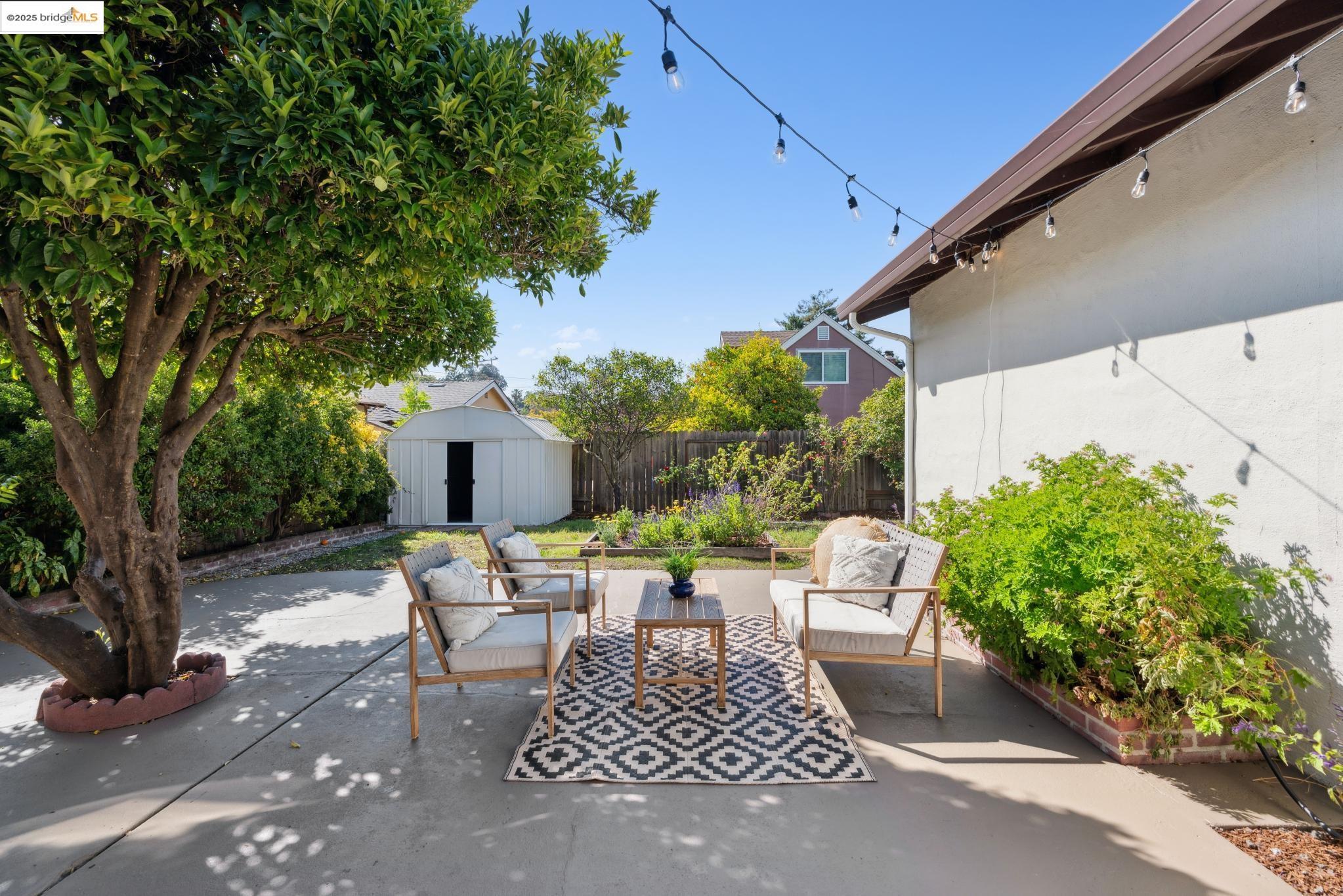 Detail Gallery Image 35 of 43 For 2309 Potrero Ct, Pinole,  CA 94564 - 3 Beds | 2 Baths