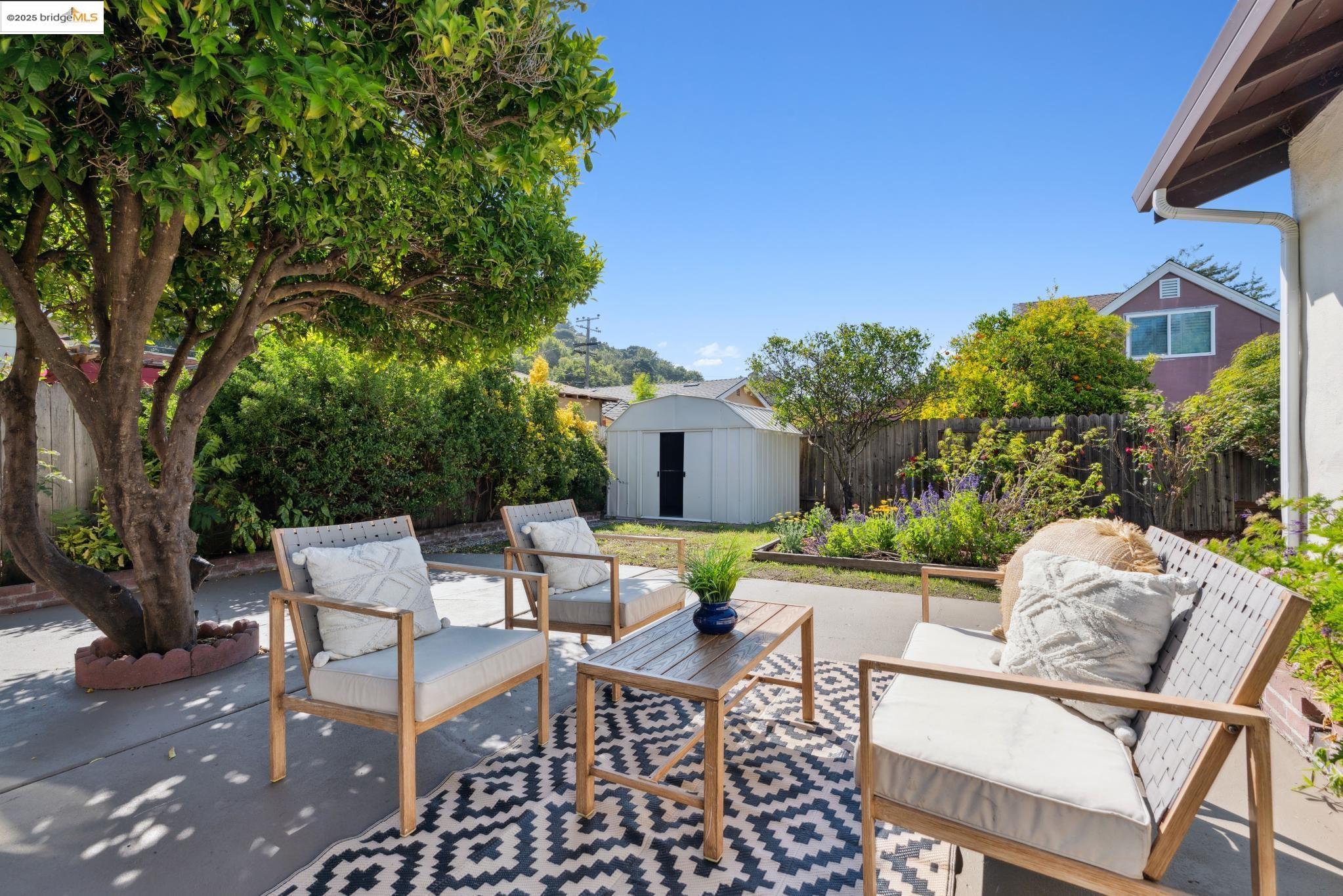 Detail Gallery Image 36 of 43 For 2309 Potrero Ct, Pinole,  CA 94564 - 3 Beds | 2 Baths