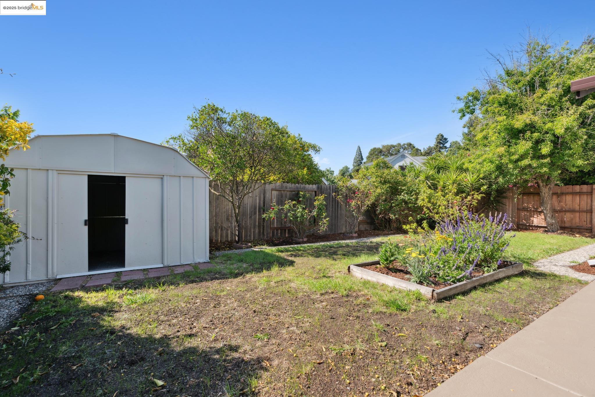Detail Gallery Image 38 of 43 For 2309 Potrero Ct, Pinole,  CA 94564 - 3 Beds | 2 Baths
