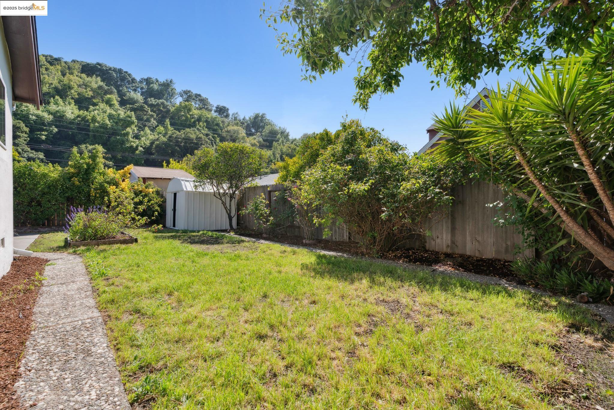 Detail Gallery Image 39 of 43 For 2309 Potrero Ct, Pinole,  CA 94564 - 3 Beds | 2 Baths
