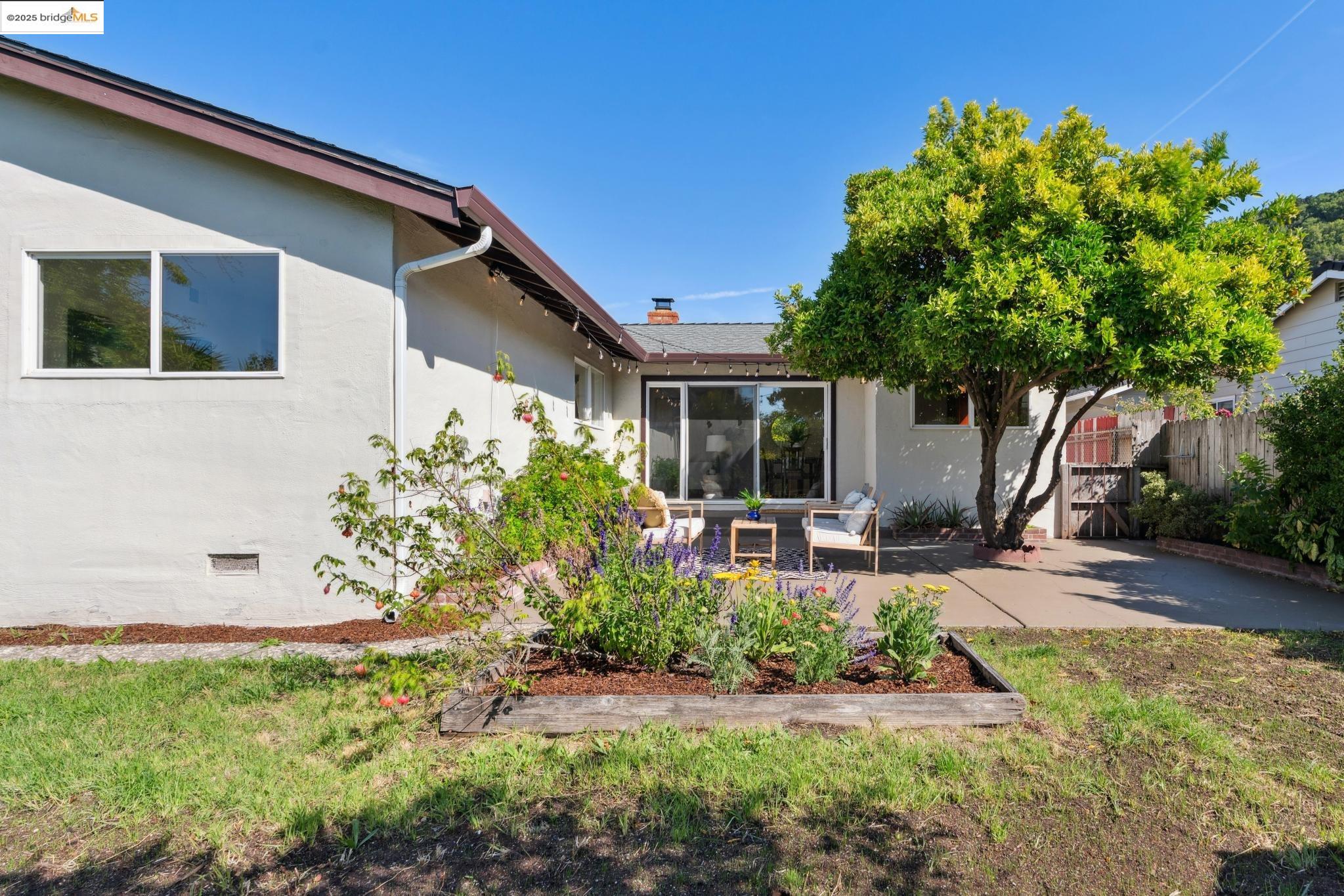 Detail Gallery Image 40 of 43 For 2309 Potrero Ct, Pinole,  CA 94564 - 3 Beds | 2 Baths