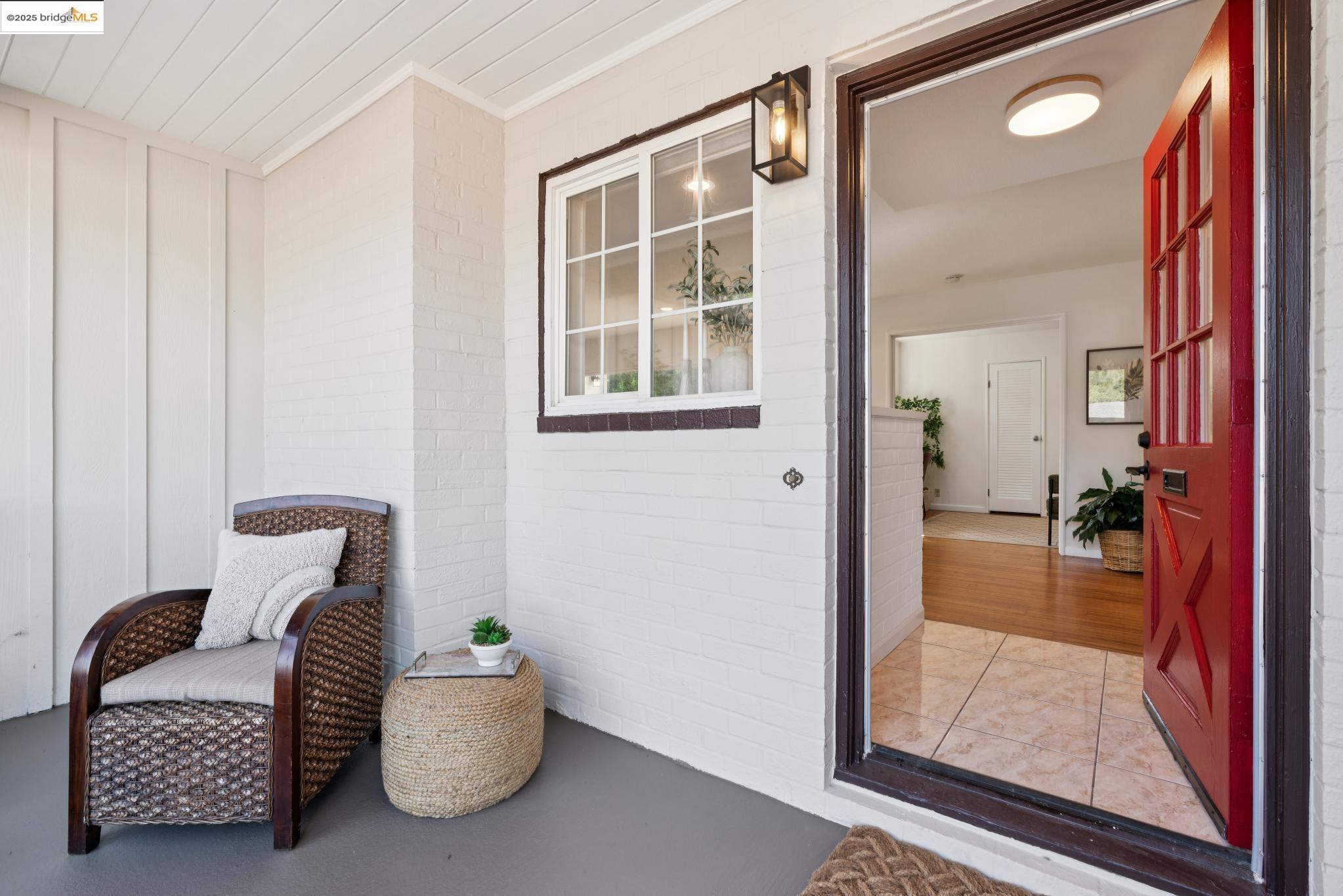 Detail Gallery Image 5 of 43 For 2309 Potrero Ct, Pinole,  CA 94564 - 3 Beds | 2 Baths