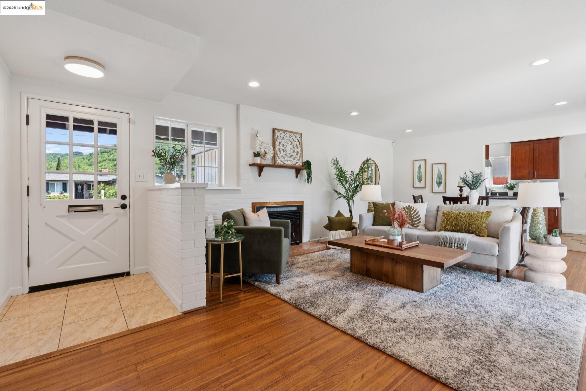 Detail Gallery Image 6 of 43 For 2309 Potrero Ct, Pinole,  CA 94564 - 3 Beds | 2 Baths