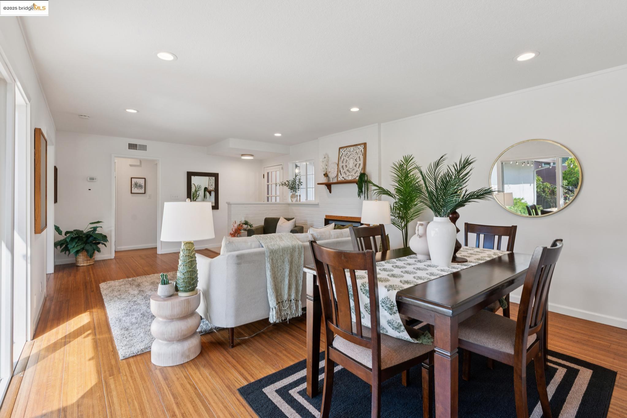 Detail Gallery Image 10 of 43 For 2309 Potrero Ct, Pinole,  CA 94564 - 3 Beds | 2 Baths