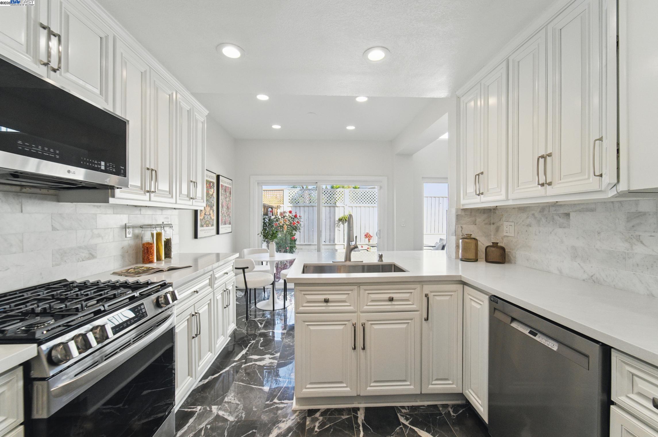 Detail Gallery Image 24 of 60 For 35864 Killorglin Cmn, Fremont,  CA 94536 - 4 Beds | 2/1 Baths