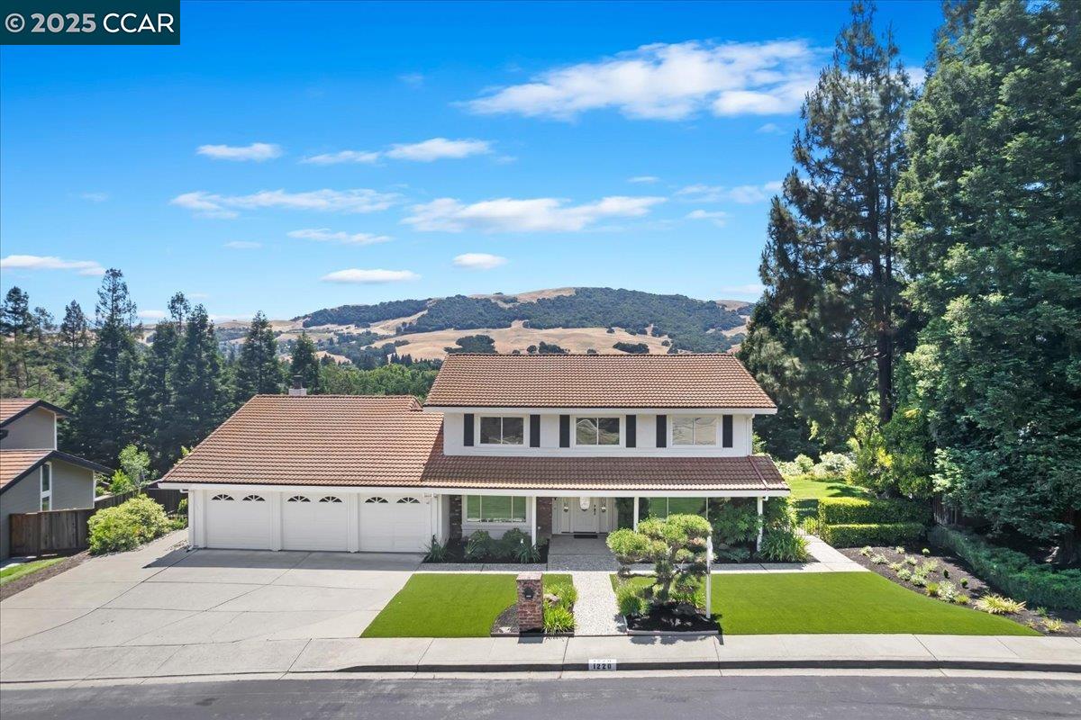 Detail Gallery Image 1 of 1 For 1220 Robyn Dr, Danville,  CA 94526 - 5 Beds | 3 Baths