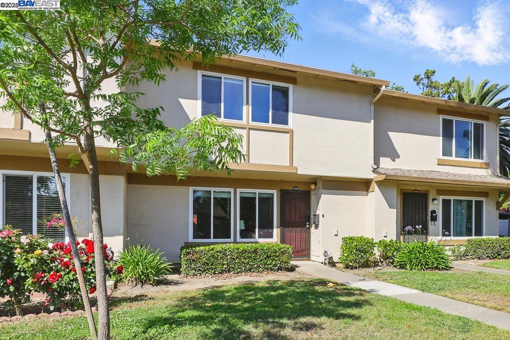 Browse active condo listings in RANCHO CORONADO