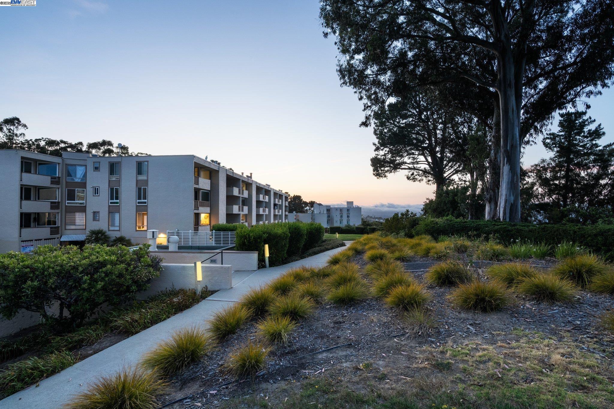 Detail Gallery Image 25 of 33 For 320 Vallejo Dr #47,  Millbrae,  CA 94030 - 3 Beds | 2 Baths